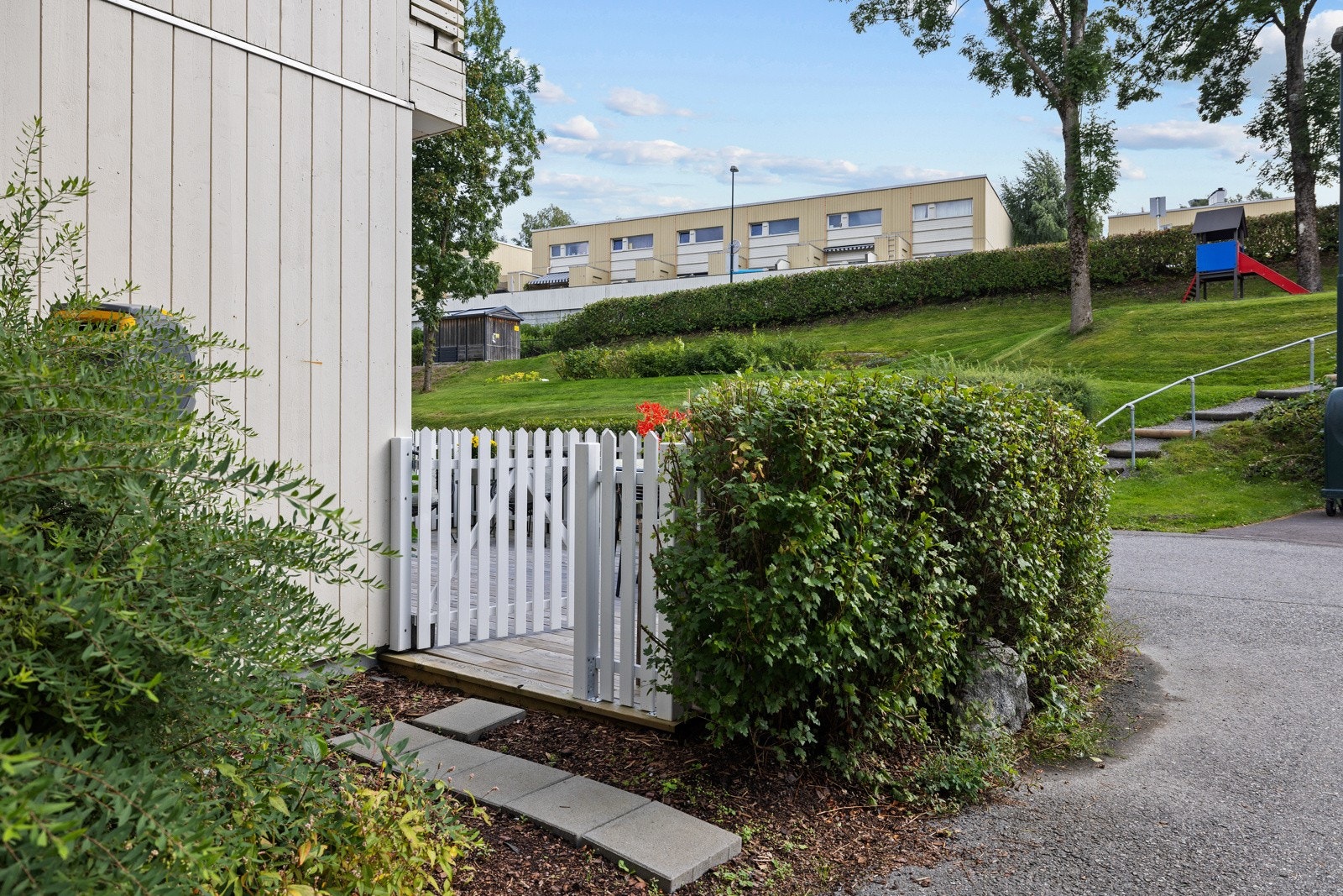 På enden er det port med enkel adkomst til store, fine fellesareal Galleribilde