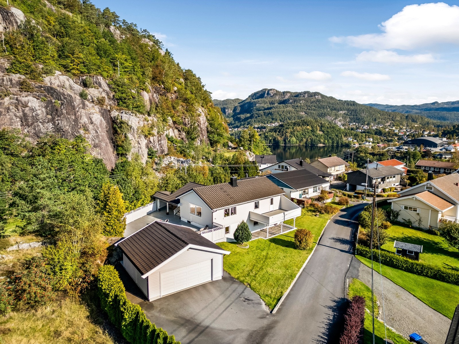 Velkommen til Kleivan 72 - Enebolig på Lilleheia med flott uteområde og dobbel garasje. Galleribilde
