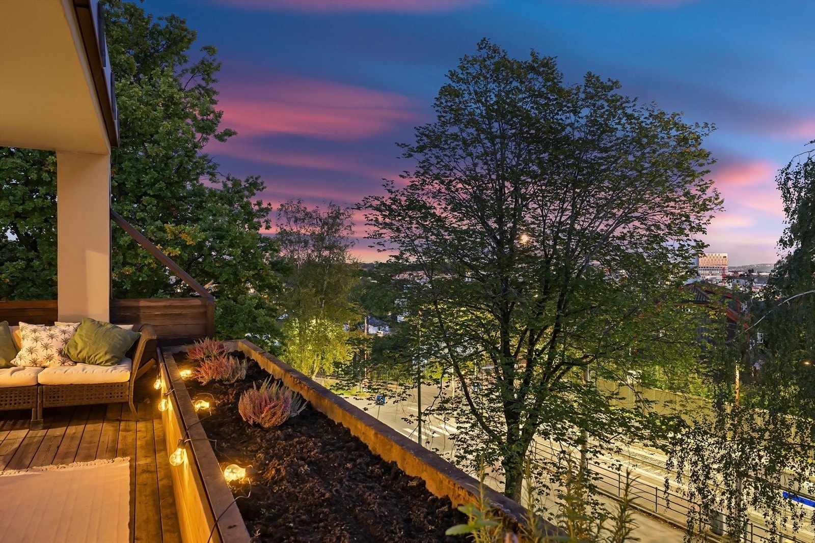 Sydvendt terrasse på 12m² med sol og utsikt! Galleribilde