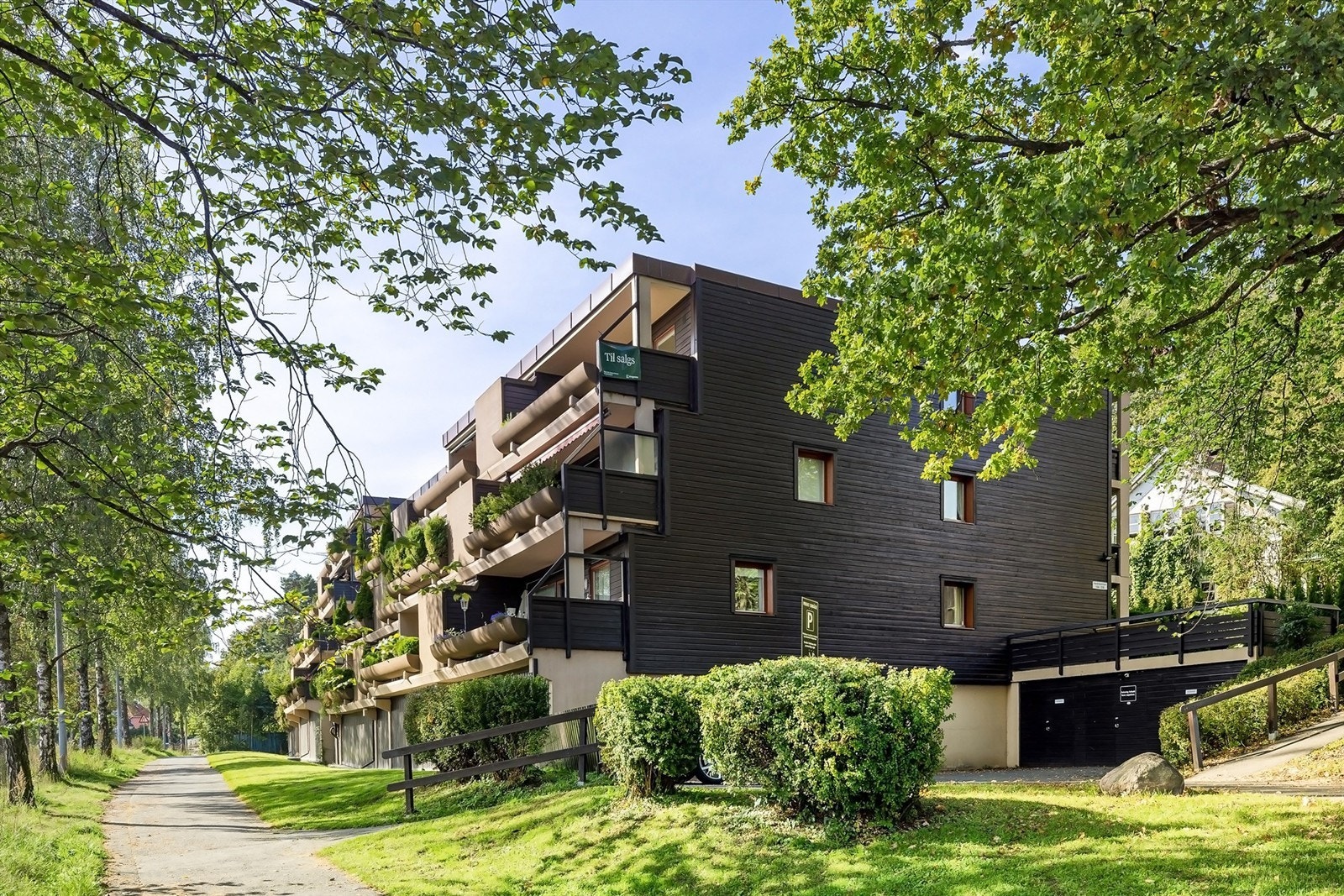 Leiligheten har en god intern beliggenhet på enden i øverste etasje. Galleribilde