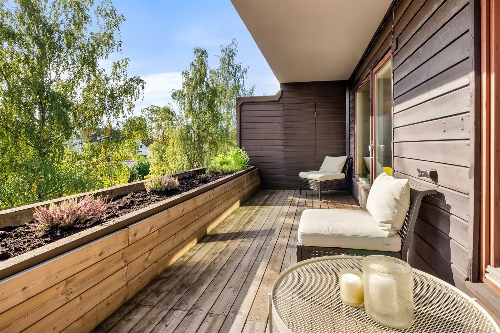 Praktisk utebod i enden av terrassen. Galleribilde