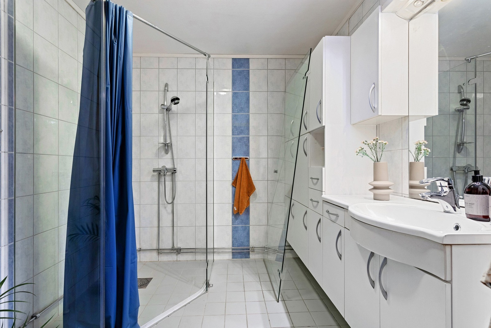 Flislagt bad med gulvvarme Galleribilde