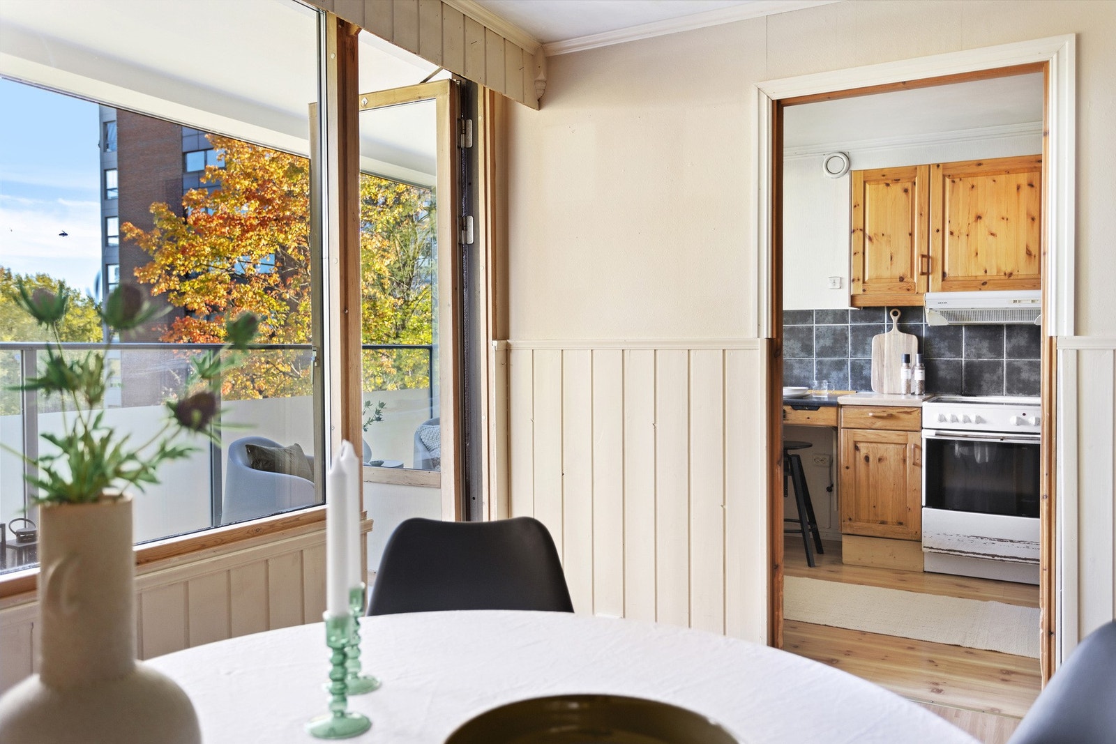 Adkomst til kjøkkenet fra stuen Galleribilde