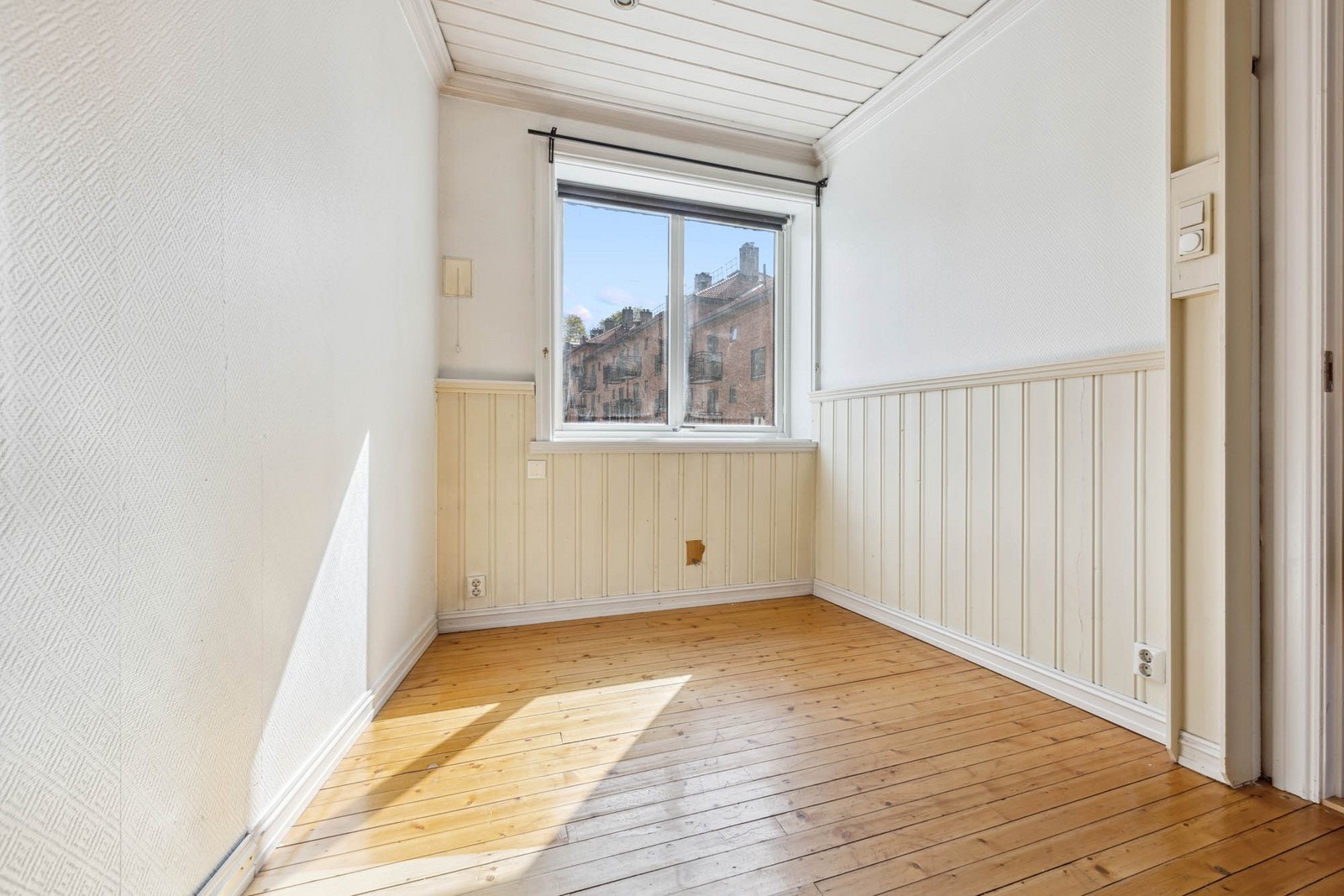 Soverom vendt mot bakgård Galleribilde