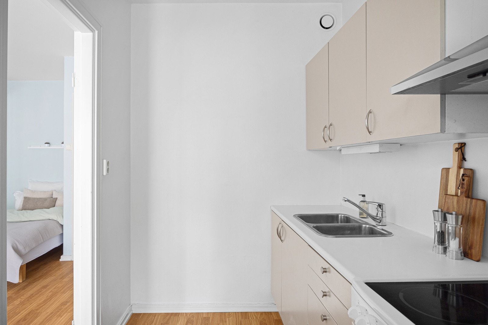 Her kan man etablere soverom ved å flytte kjøkken inn i stuen. Galleribilde