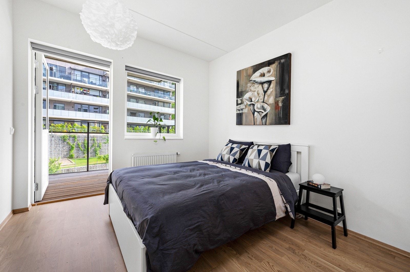 Leilighetens hovedsoverom gir deg plass til alt du måtte trenge. Galleribilde