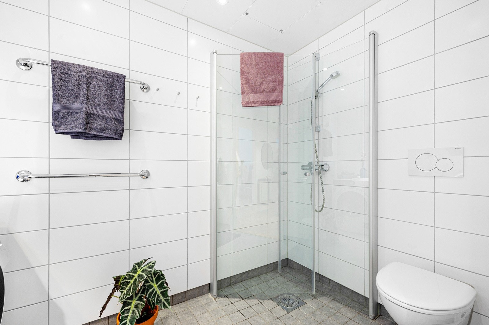 Det er noe spesielt med å ha et såpass moderne og "nytt" bad, er det ikke det? Galleribilde