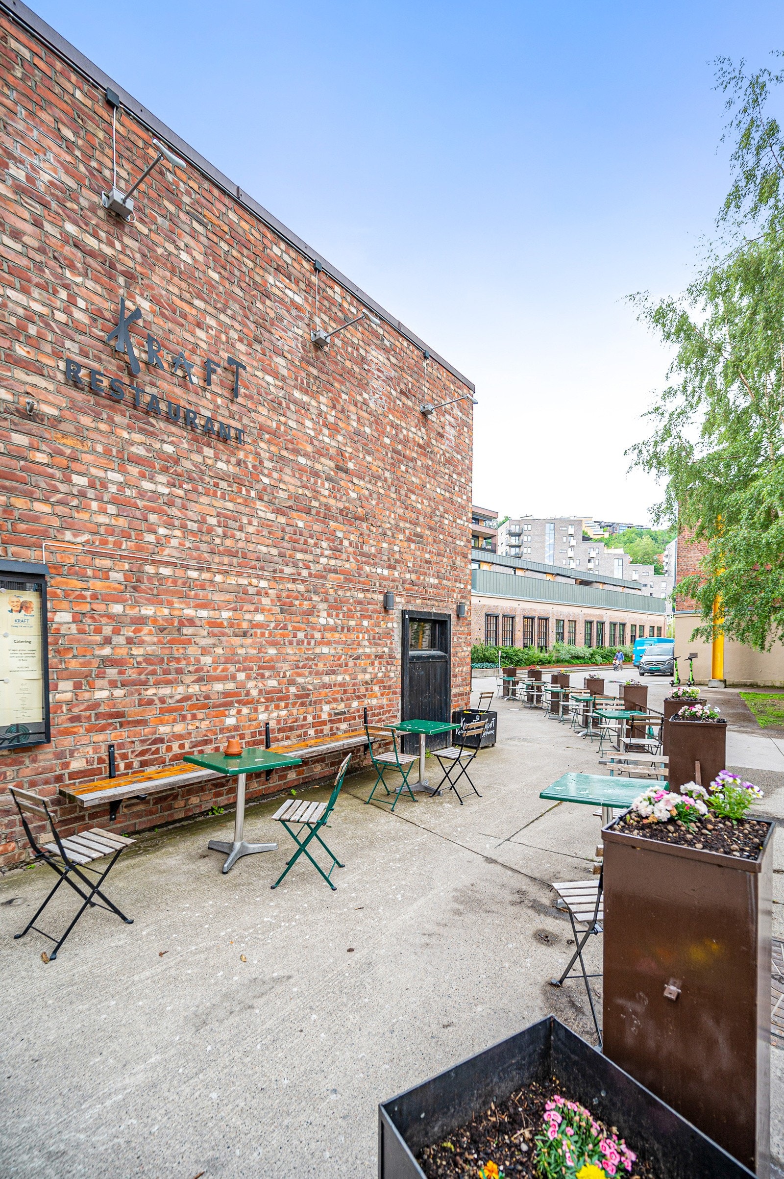Restaurant Kraft er populær med både inne- og uteservering. Galleribilde