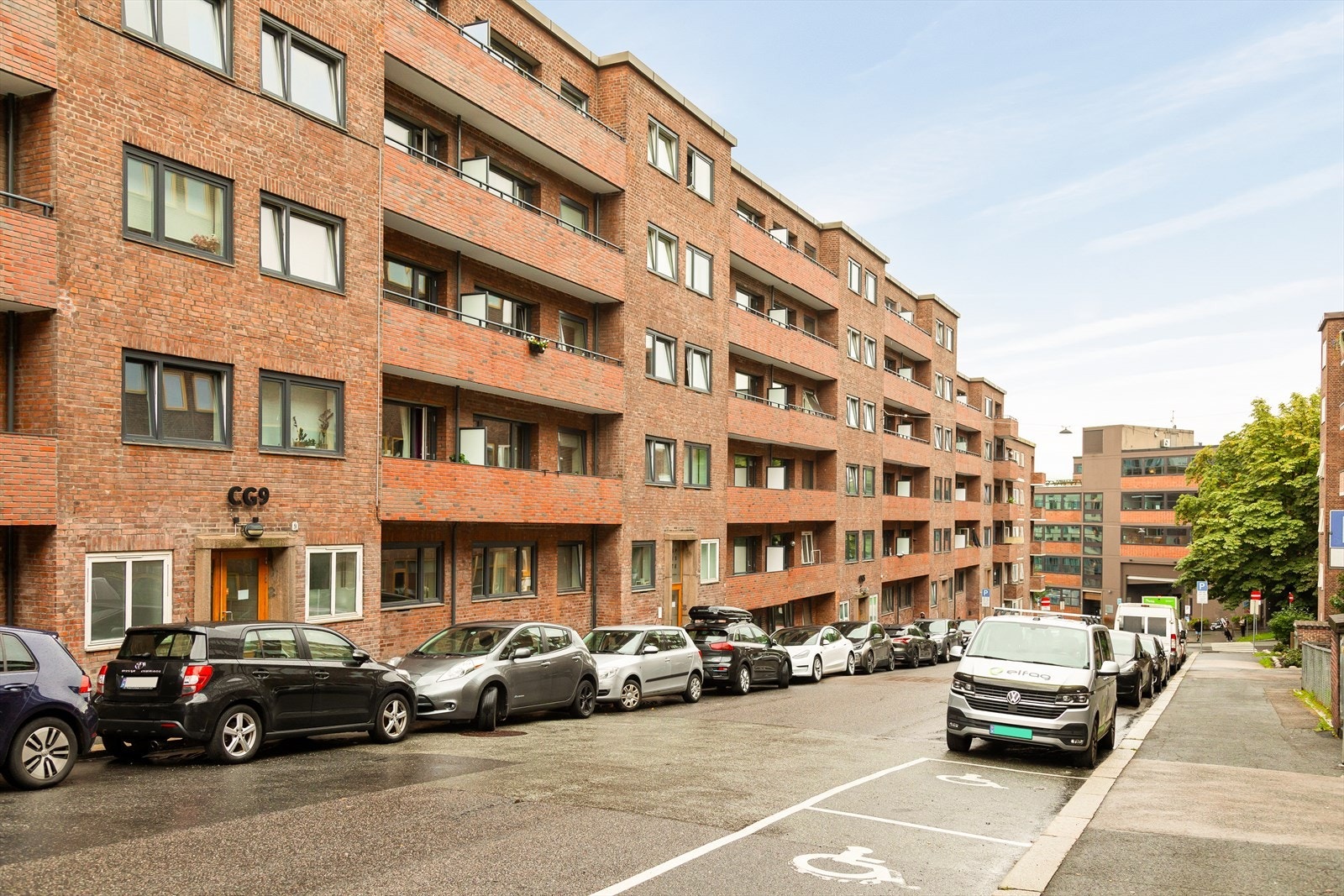 - Fasade. Dyrehold er i alminnelighet tillatt så lenge dette ikke er til plage for andre beboere/leilighetsbrukere - Galleribilde