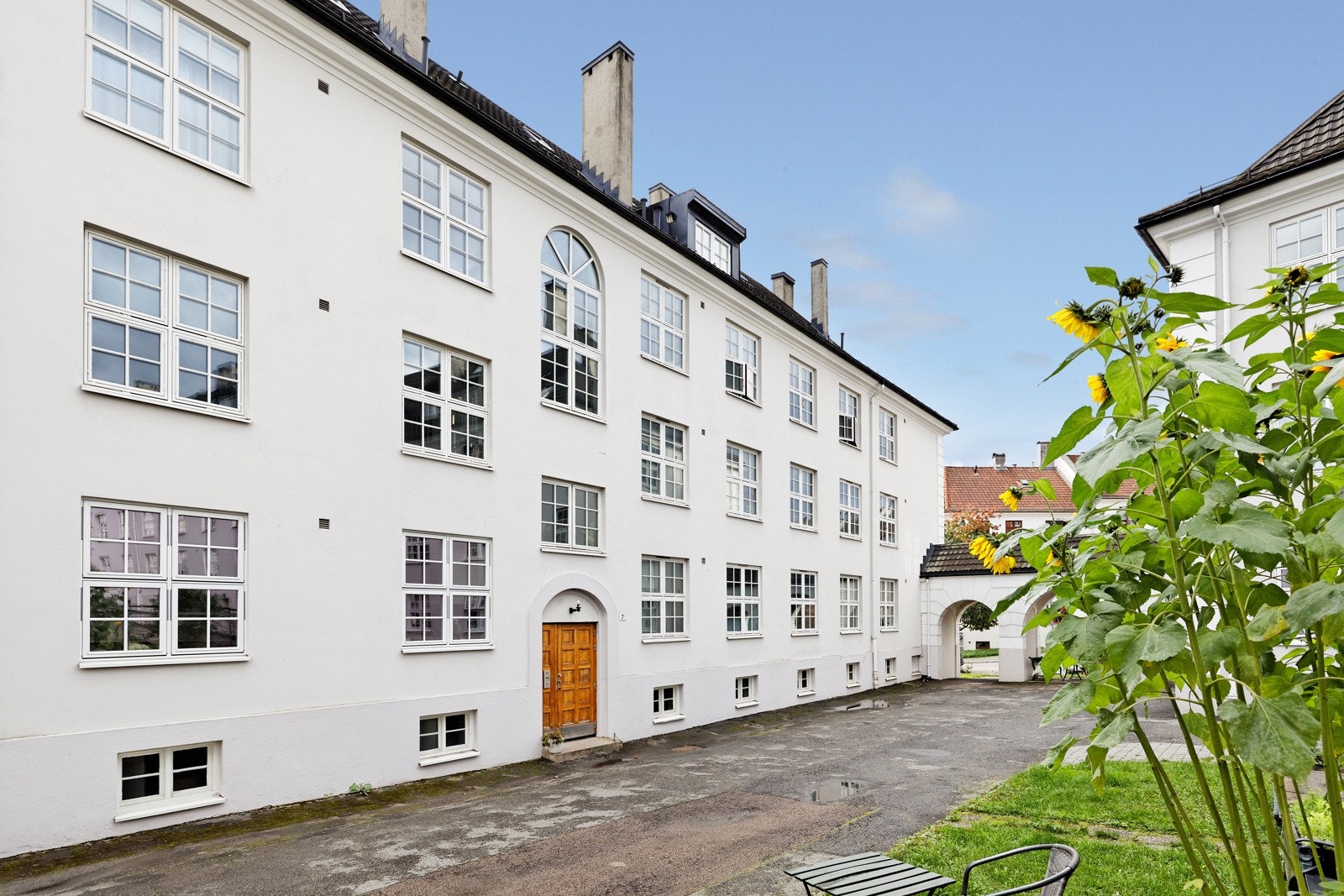 Inngangsparti fra indre gård Galleribilde