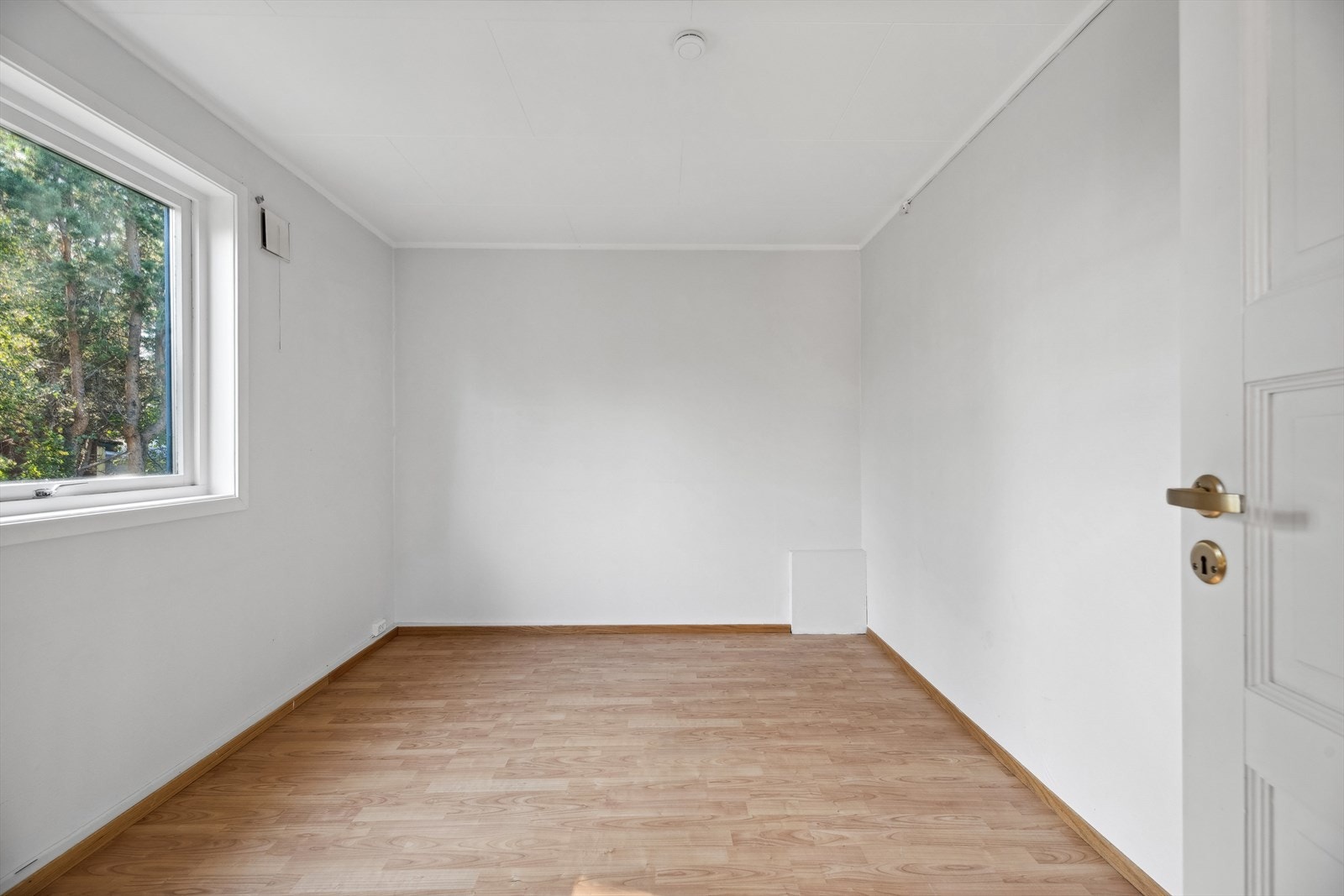 Soverom med adkomst fra kjøkken. Galleribilde