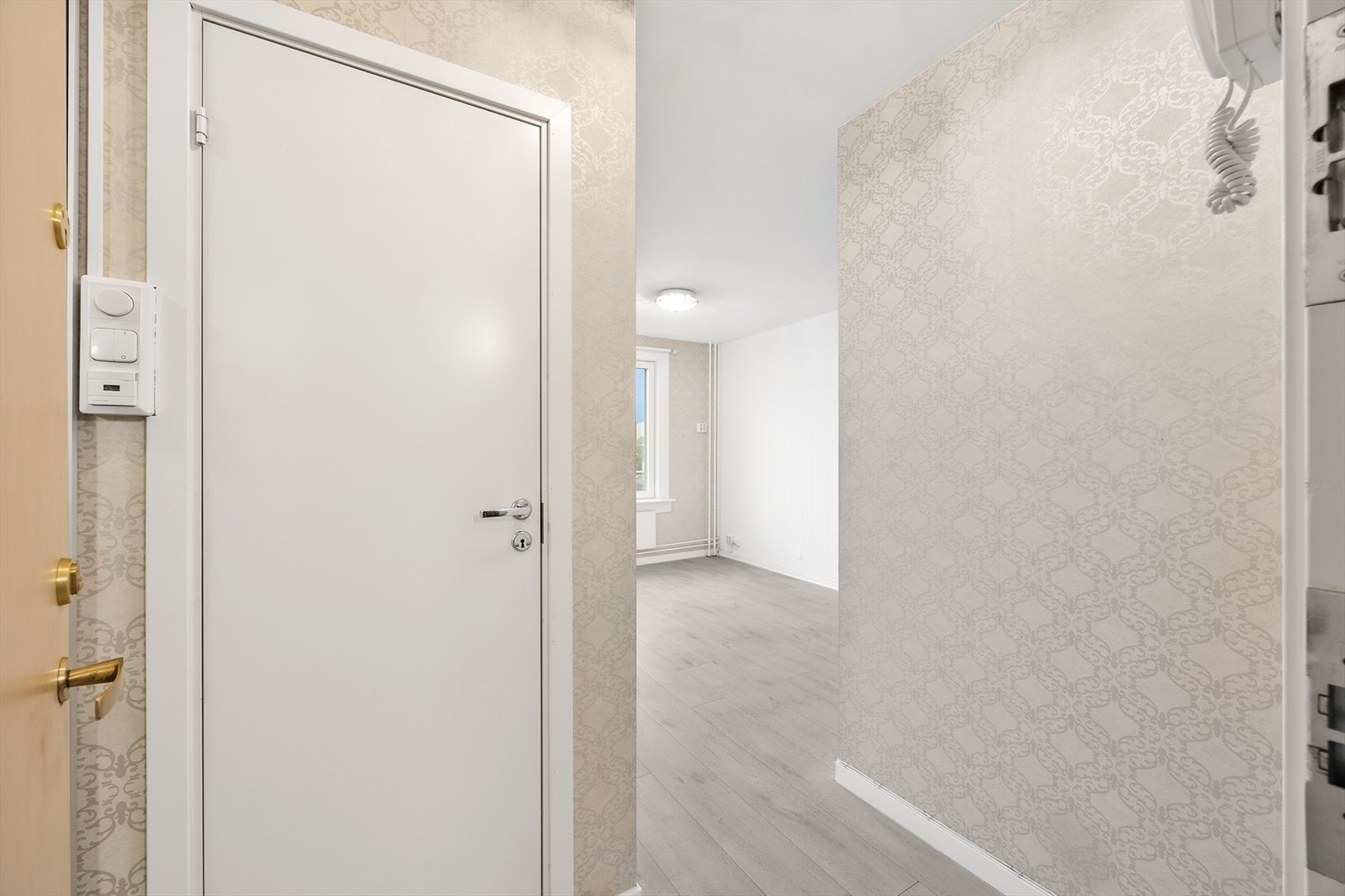 Fra entrèen er det inngang til badet Galleribilde