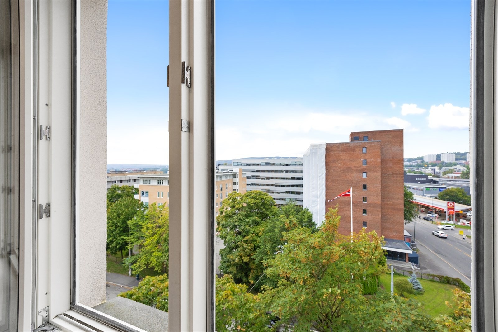 Fin utsikt fra stuen og kjøkkenet Galleribilde