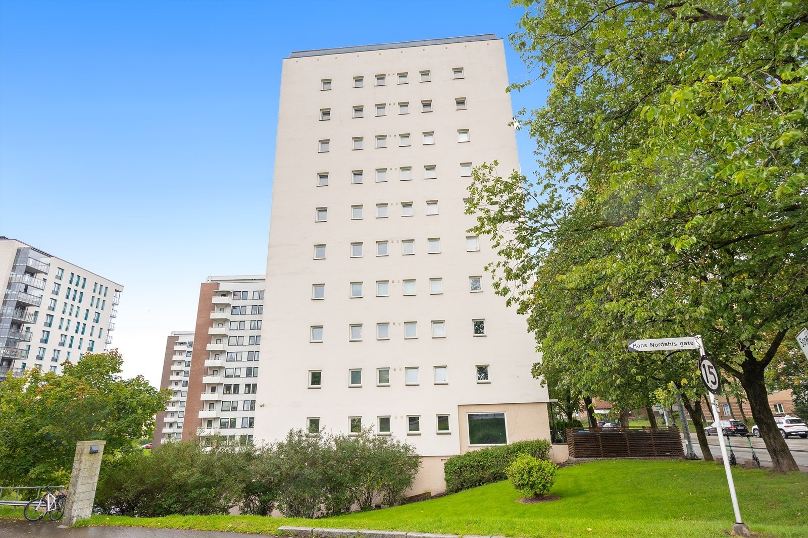 Dette er en lys og arealeffektiv 1-roms sentralt på Storo i 8. etg. Galleribilde