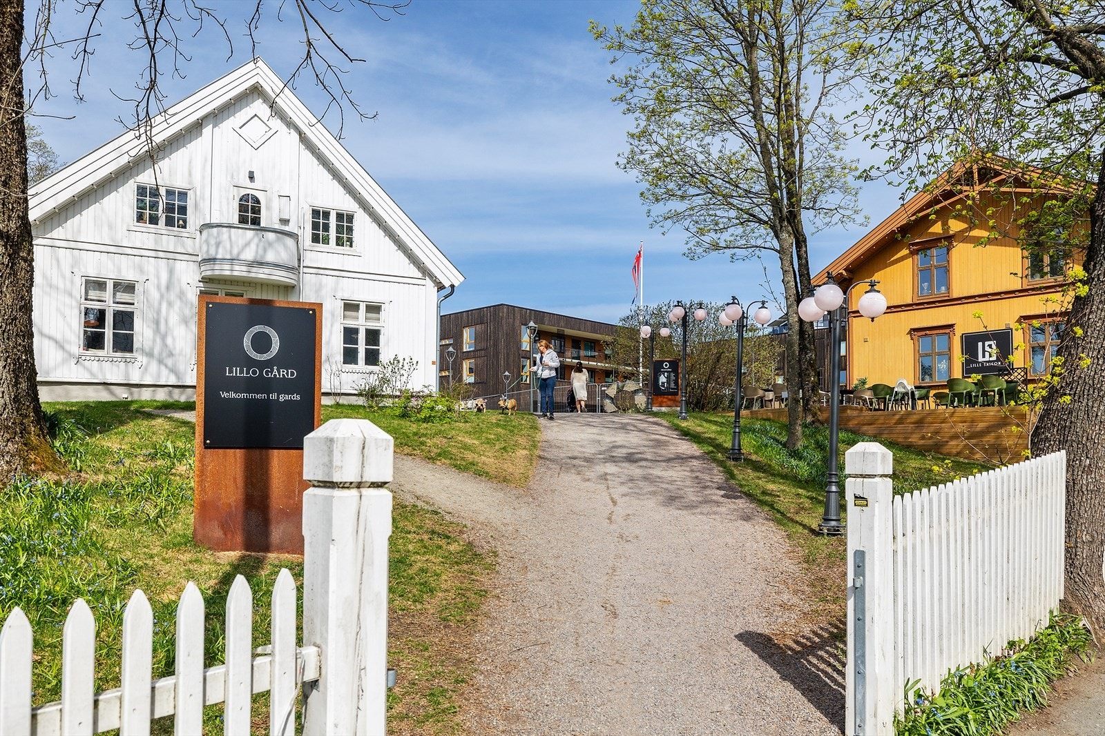 Lillo Gård med koselige serveringsstedet Galleribilde