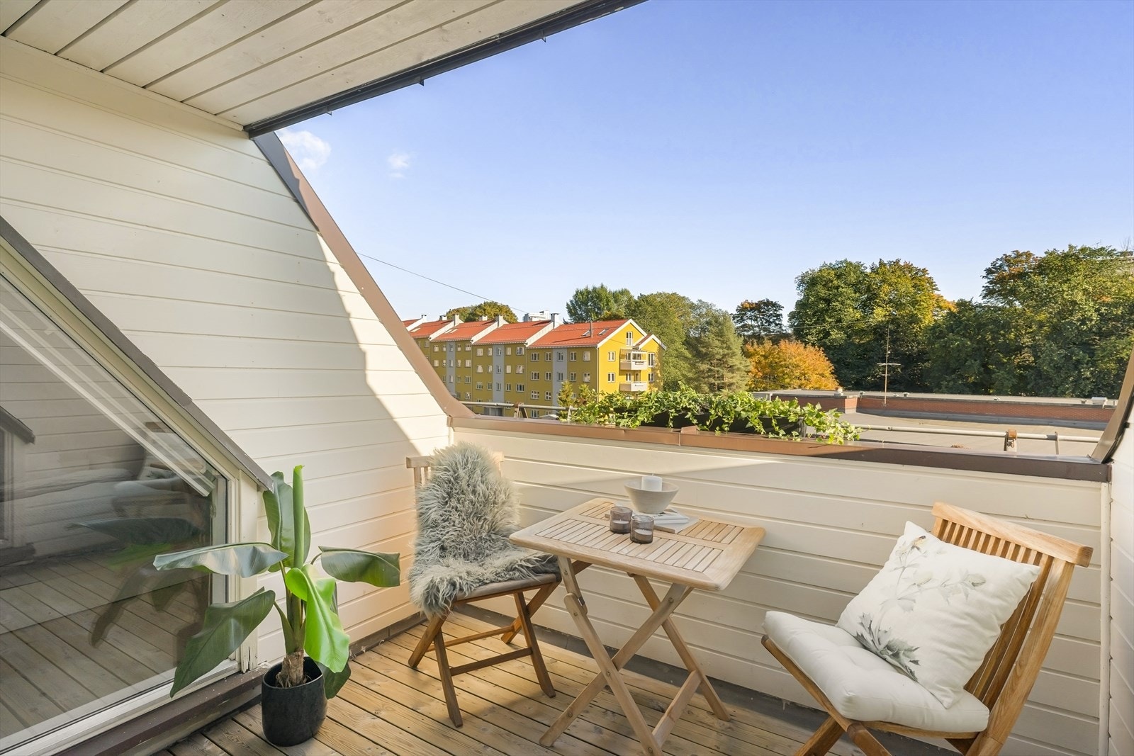 Her får du sol fra morgningen til ca. 14-15.00 på sommerstid Galleribilde