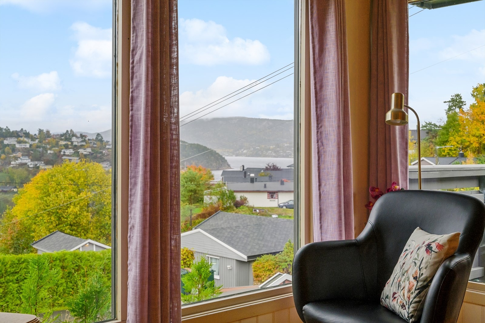 Flott utsikt fra stuevinduene Galleribilde