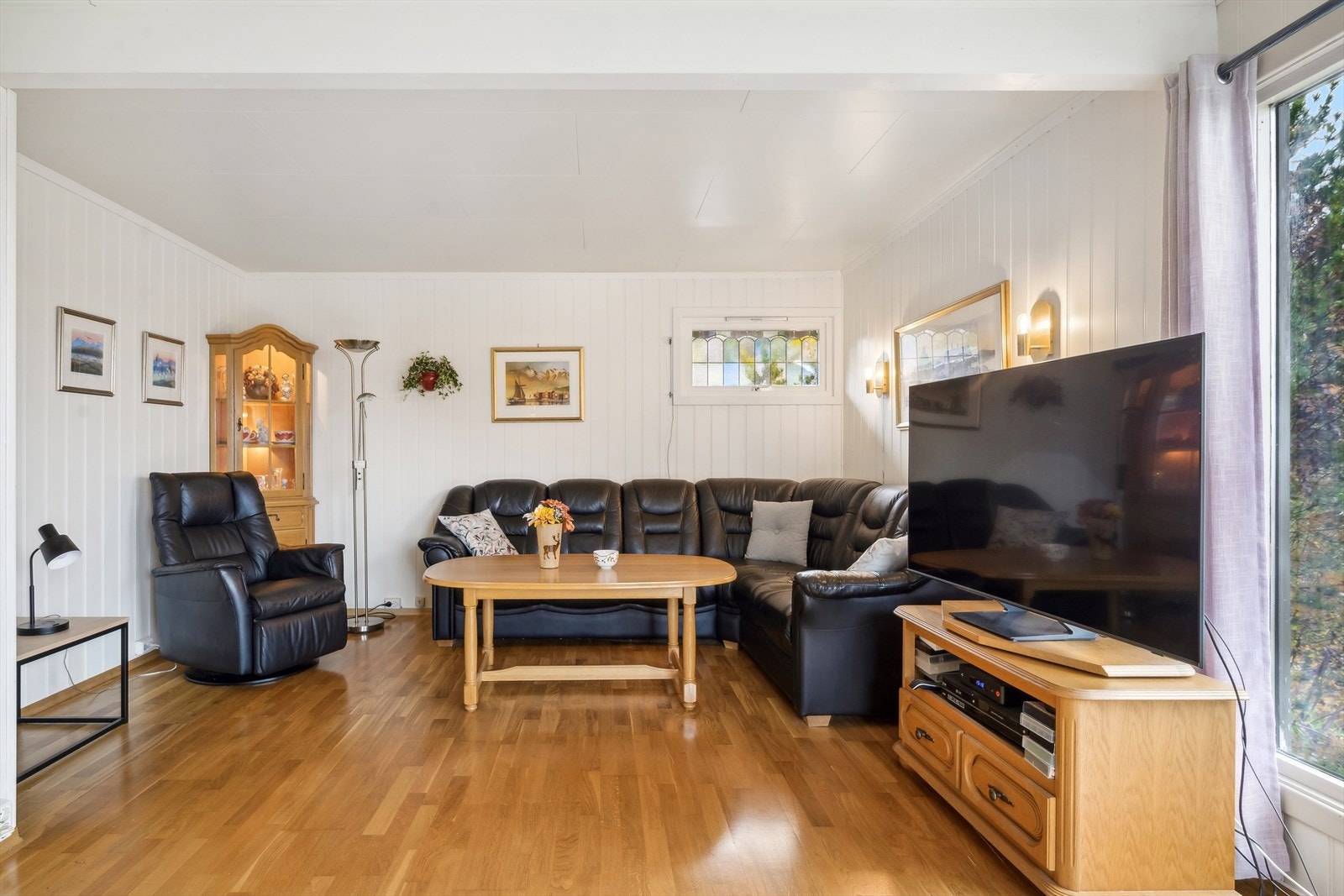 Boligen har varmepumpe for oppvarming Galleribilde