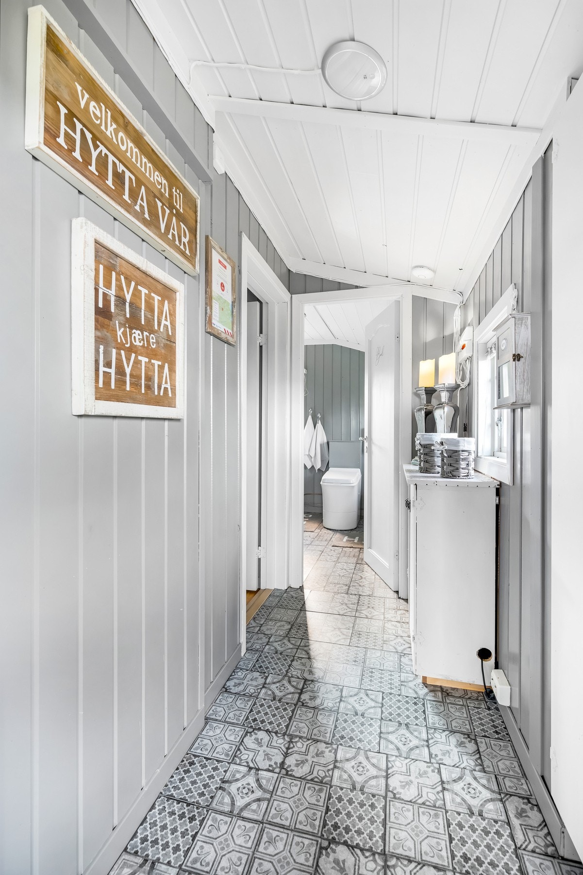 Entrè med plass til oppheng av yttertøy. Galleribilde