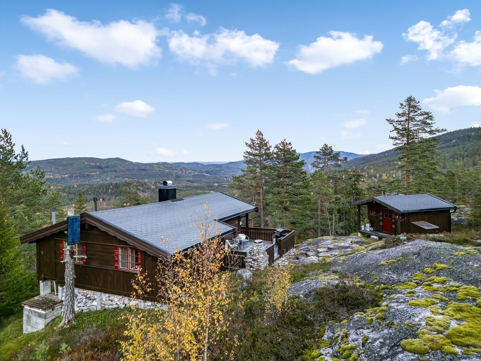 Hytte fra 1984 med gode solforhold og utsikt. Galleribilde