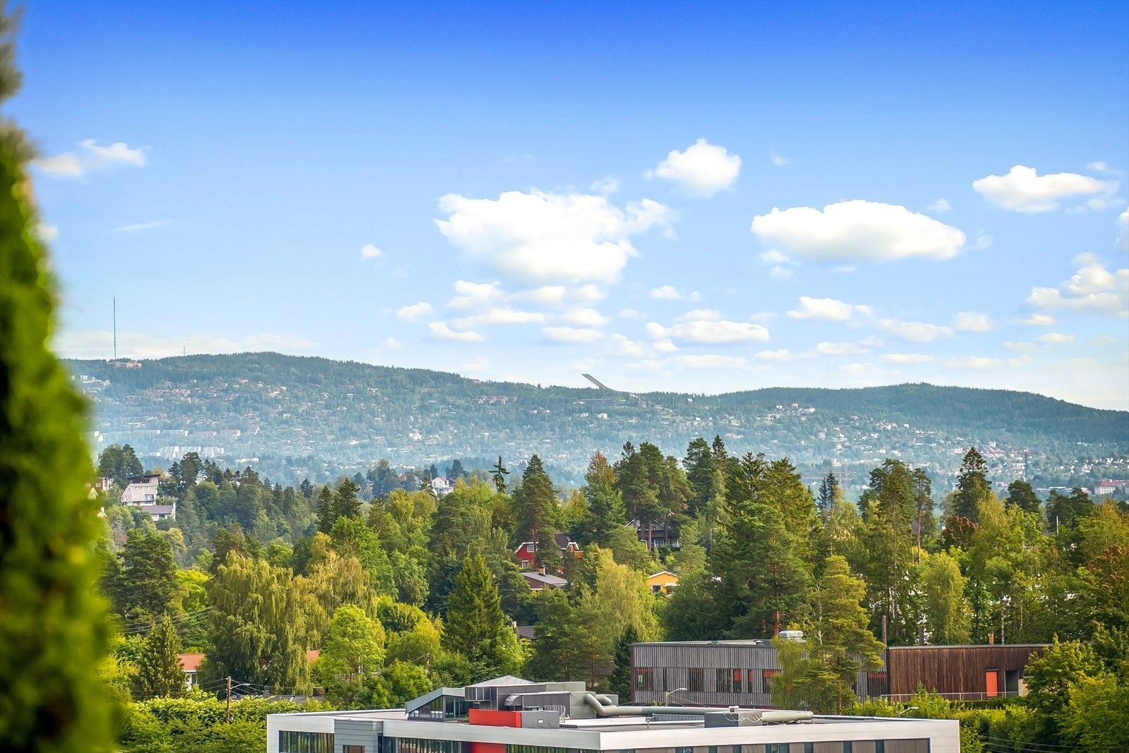 Utsikt mot Holmenkollen Galleribilde