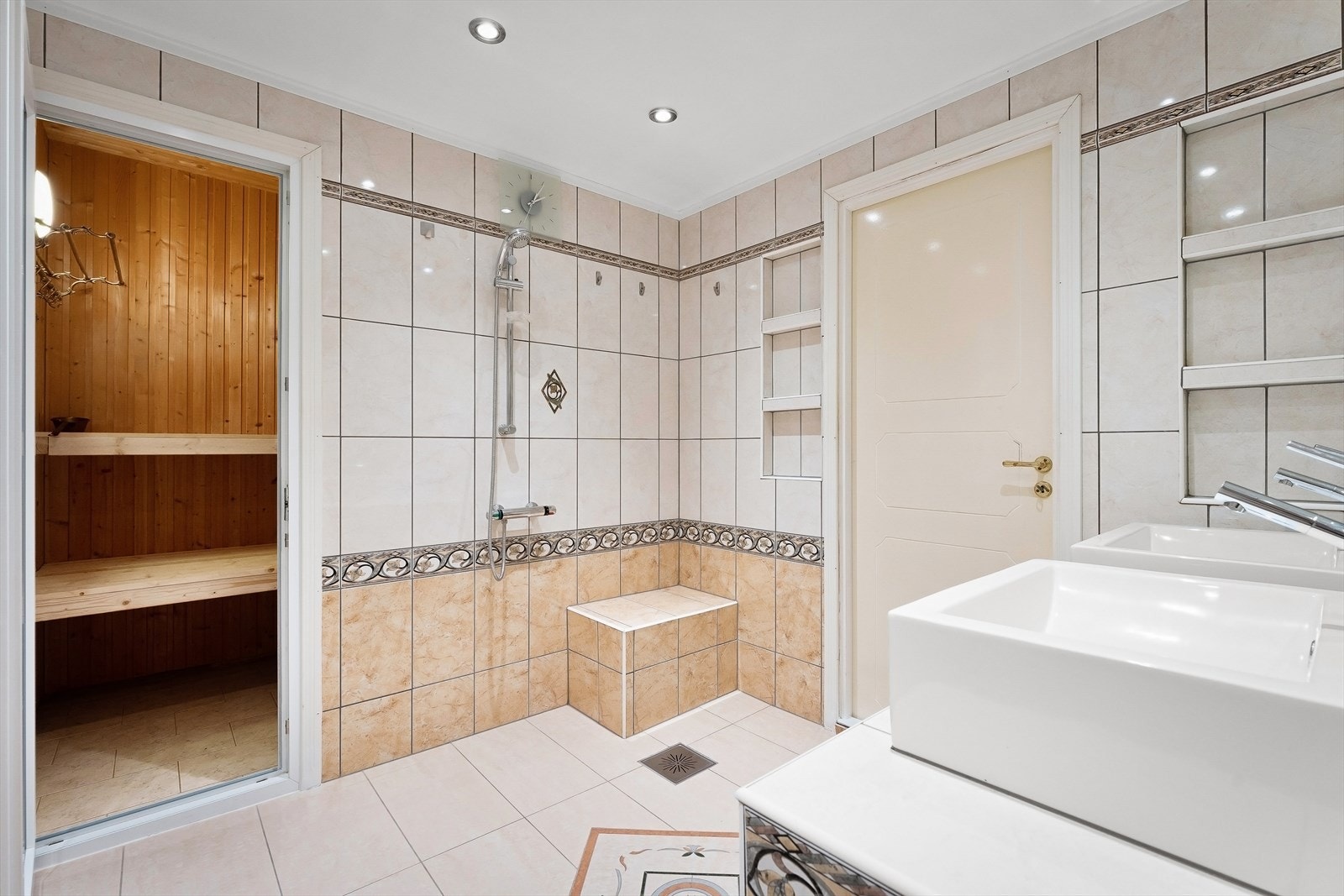 Bad u. etg. Galleribilde