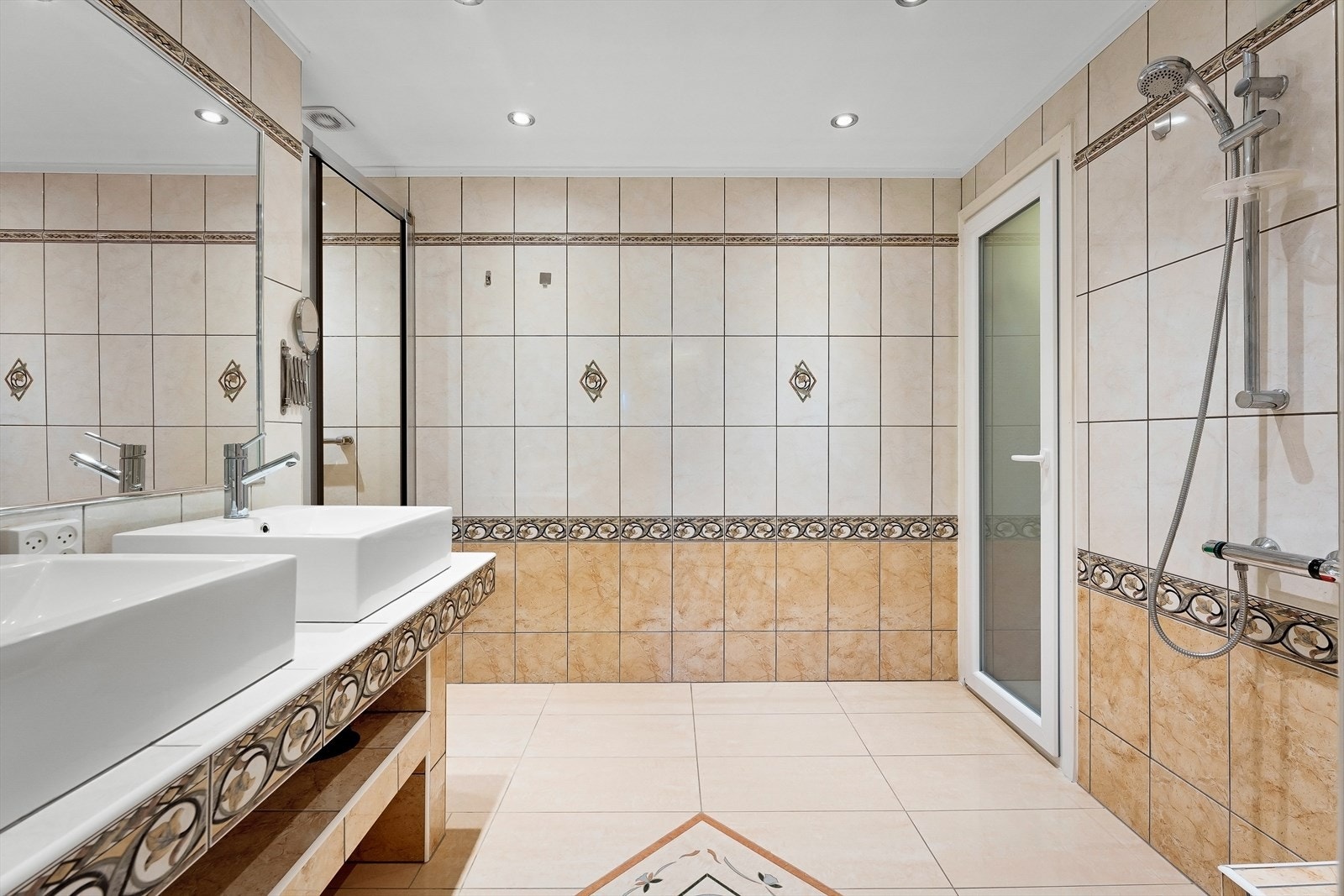 Bad u. etg. Galleribilde