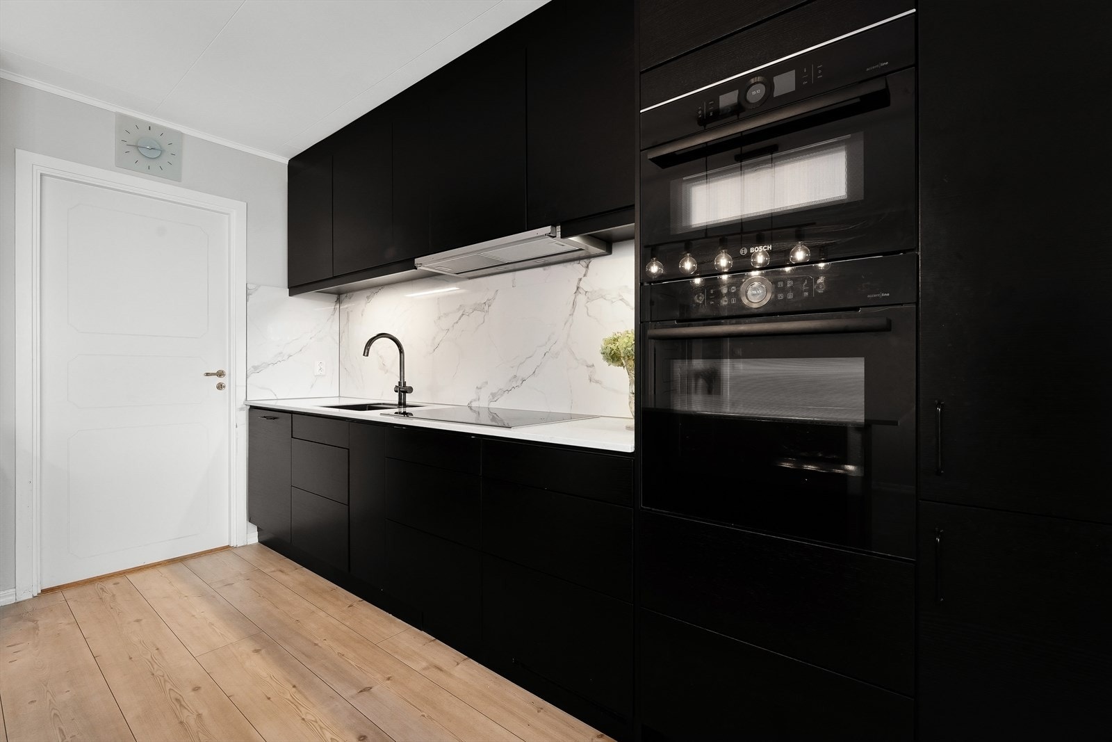 Vaskerom innenfor kjøkkenet Galleribilde