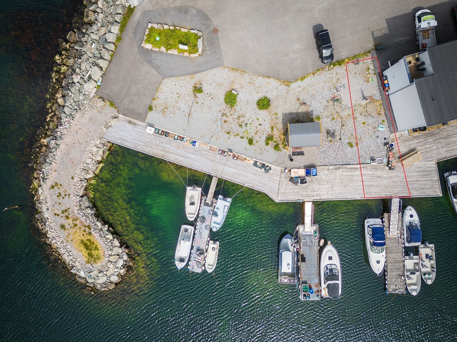 Ca. grenselinjer. Halvpart av flytebrygge følger med. Galleribilde