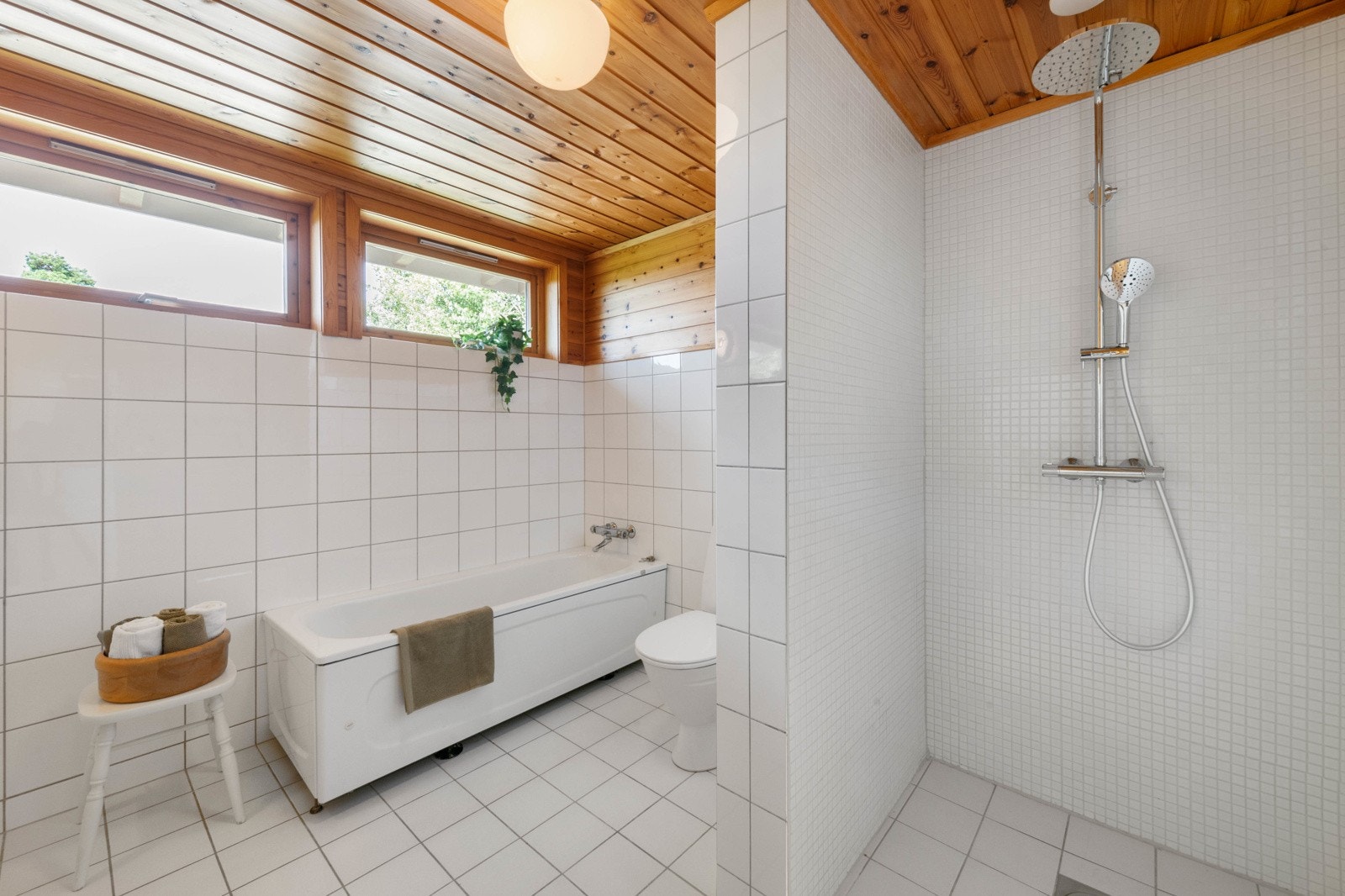 Badet i 2. etasje er ca. 9 m². Galleribilde