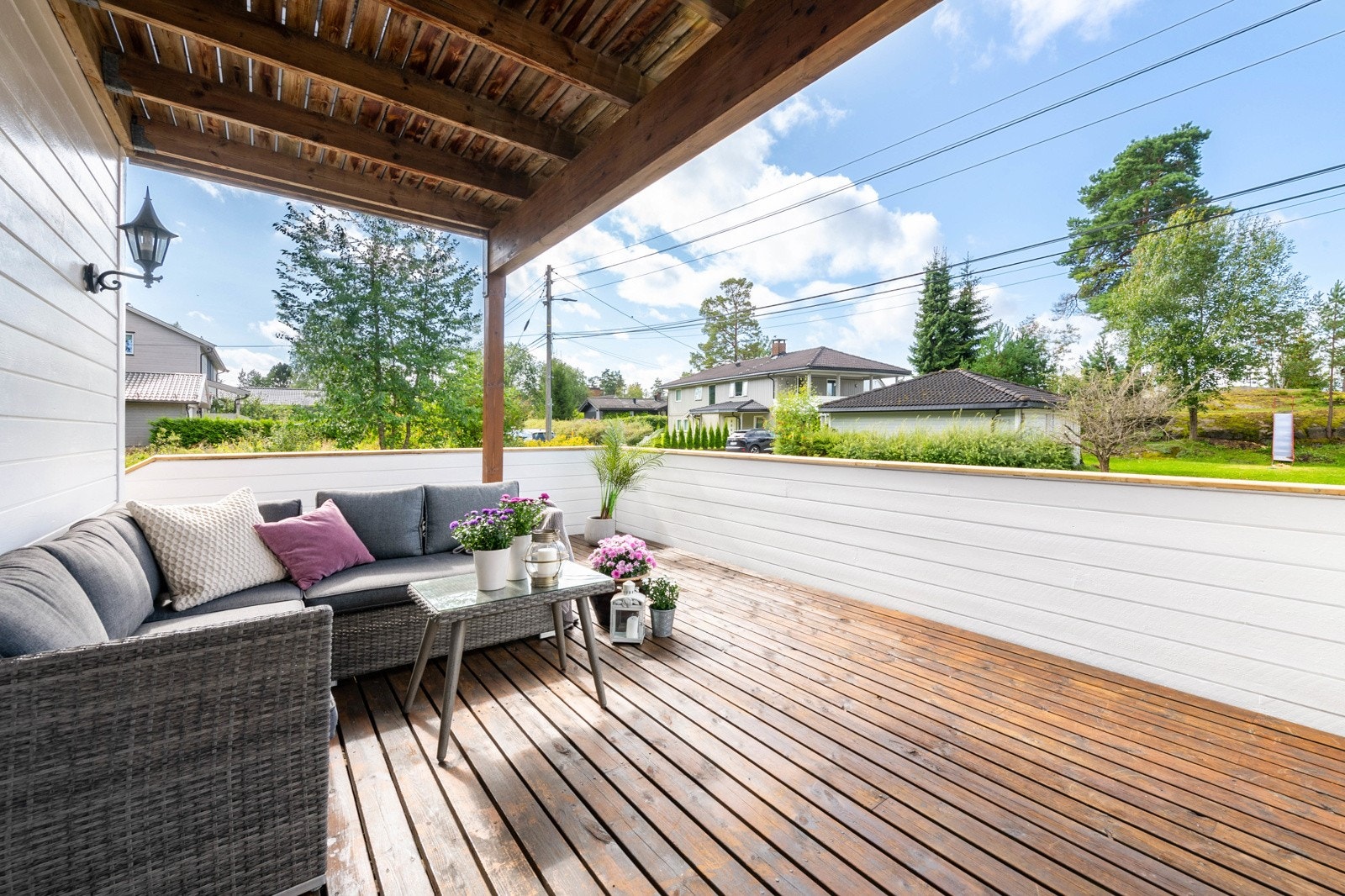Terrassen er ca. 20 m² innvendig og delvis overbygd. Galleribilde