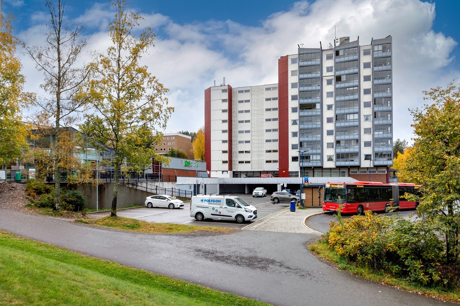 Leiligheten ligger høyt og luftig i terrenget. Galleribilde