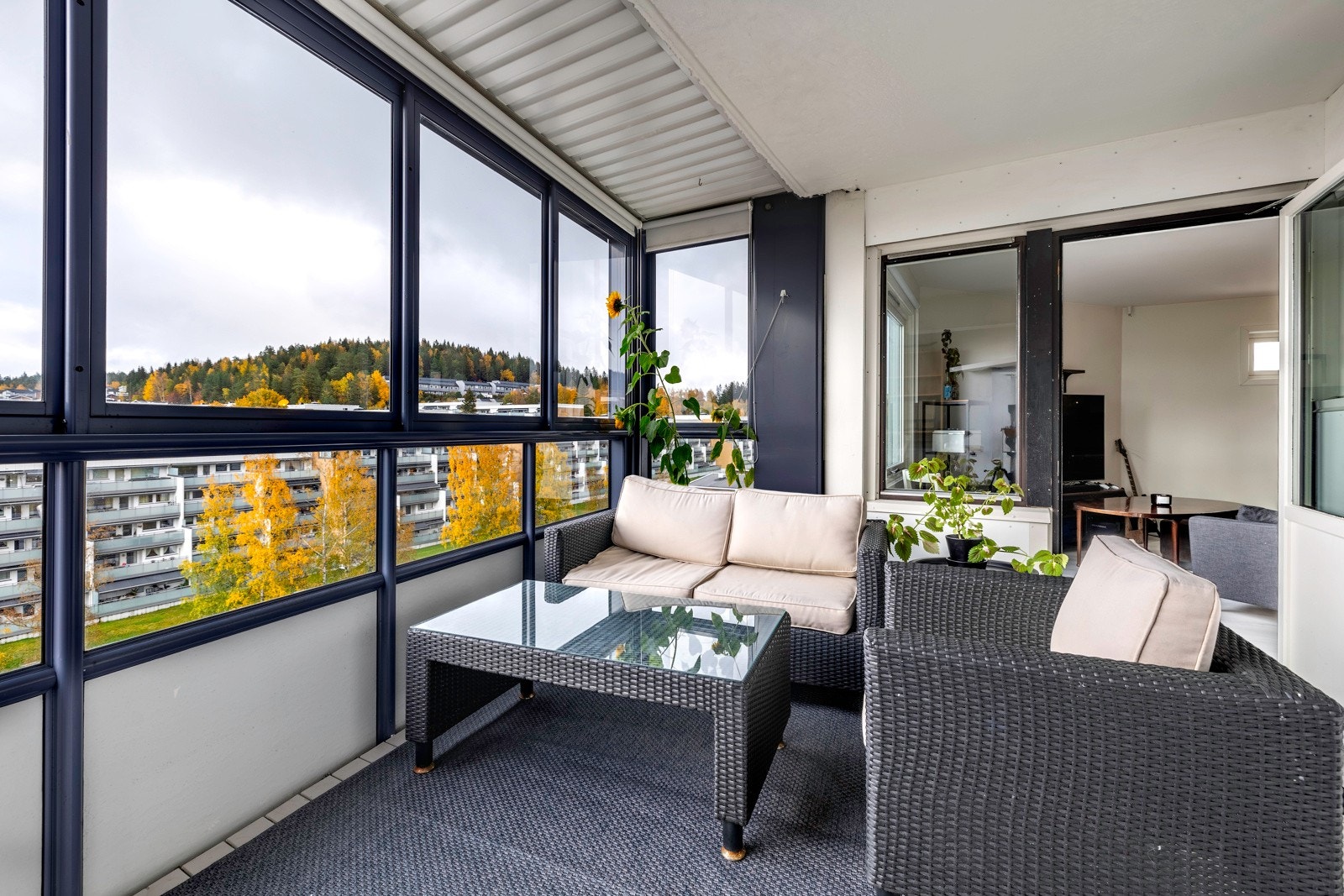 Leiligheten har en luftig beliggenhet med flott utsikt. Galleribilde