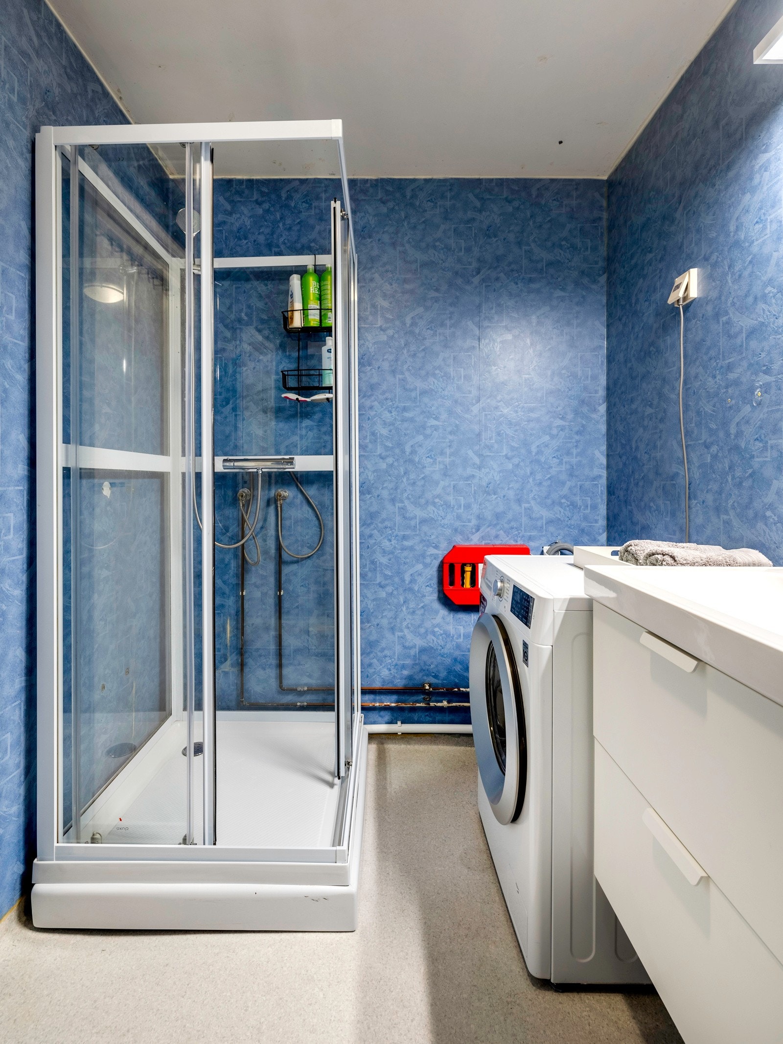 Baderommet er funksjonelt, men har behov for oppgraderinger. Galleribilde