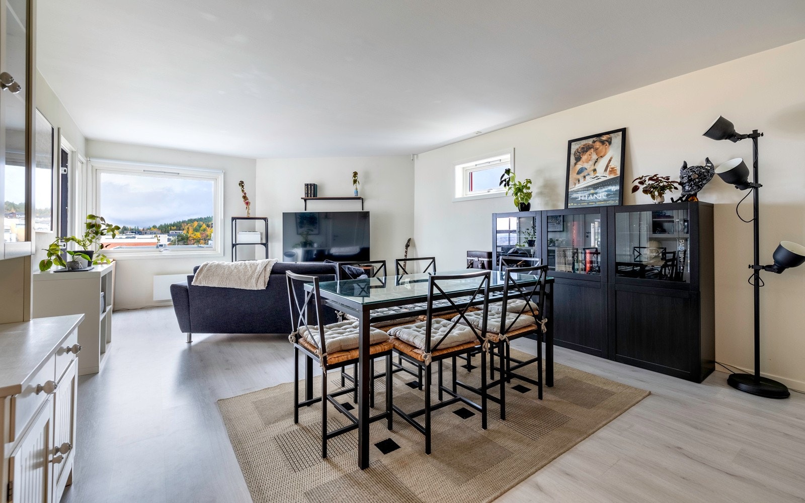 Stuen er av meget god størrelse. Galleribilde