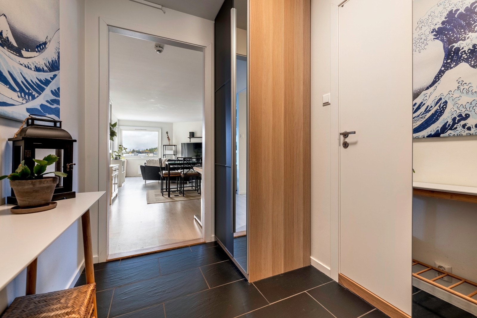 Inngangspartiet er et hyggelig første møte med boligen. Galleribilde