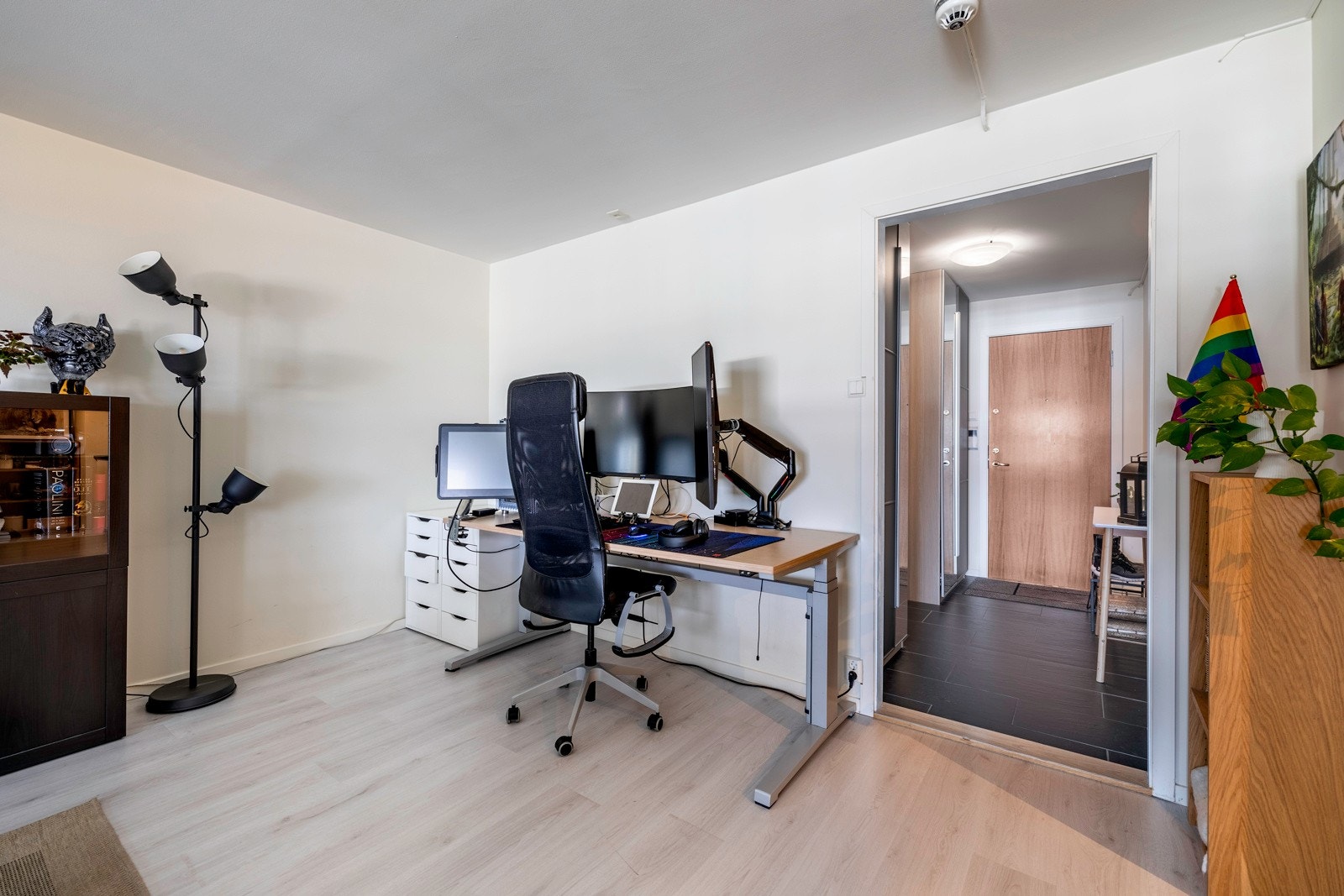 I tillegg til sosiale soner i stuen, kan det også etableres en arbeidsplass om ønskelig. Galleribilde