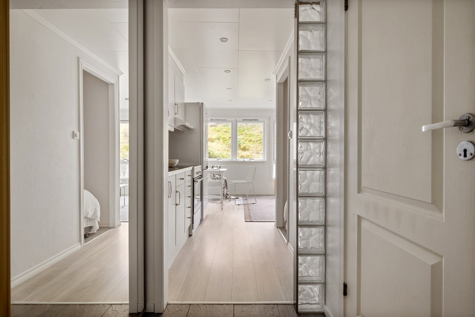 Her er det innebygd garderobeskap med rikelig oppbevaringsplass. Galleribilde