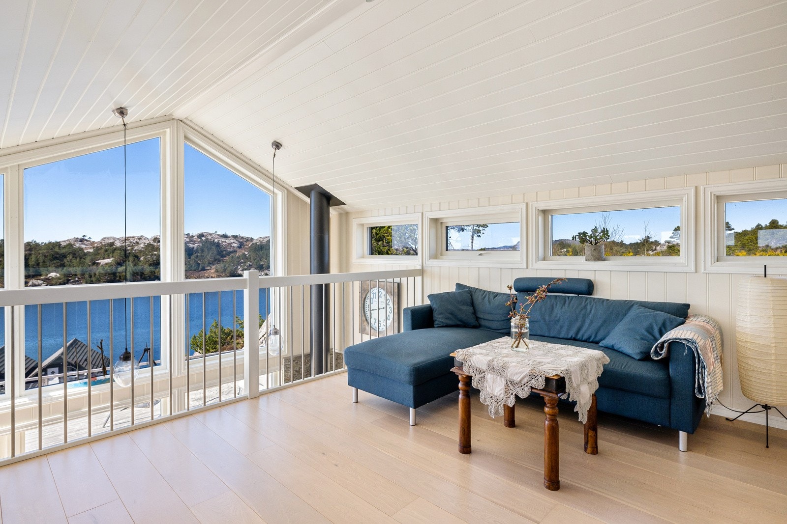 Loftet har en stor sute og et svært soverom. Galleribilde