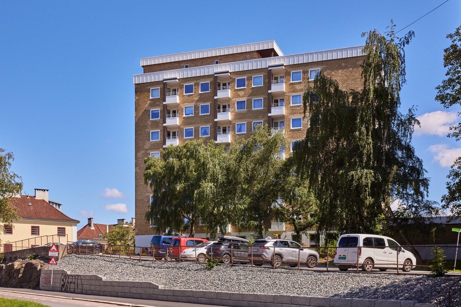 Leiligheten ligger sentralt til i et attraktivt boligområde på Bjølsen, nær Nydalen og Sagene. Det er flere koselige og populære kaféer og spisesteder i umiddelbar nærhet, samt gangavstand til BI og Storo Storsenter. Galleribilde
