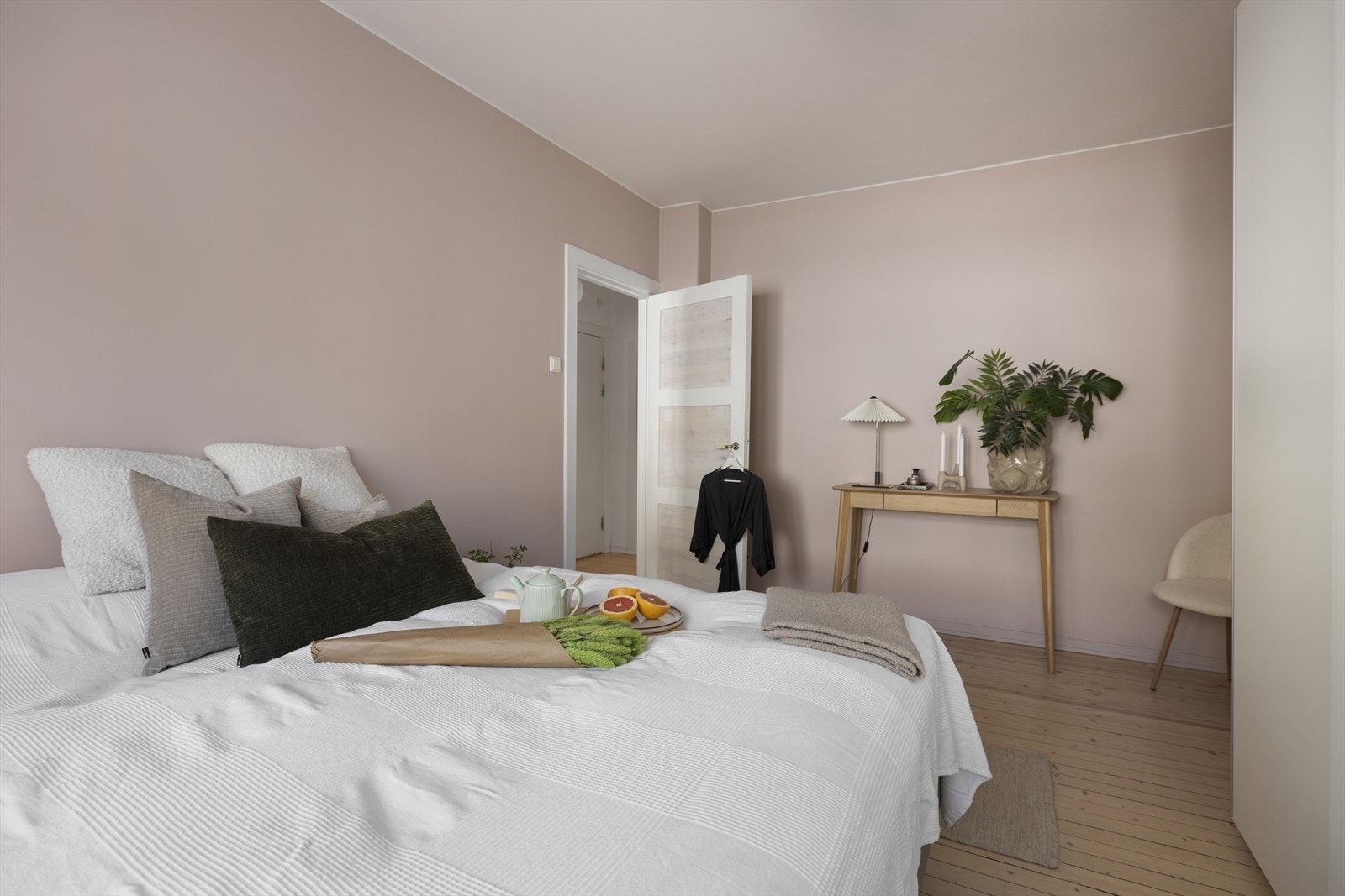 Spisesteder og kollektivtilbud i umiddelbar nærhet, samt kort avstand til både Sentrum, Carl Berner og Grünerløkka Galleribilde