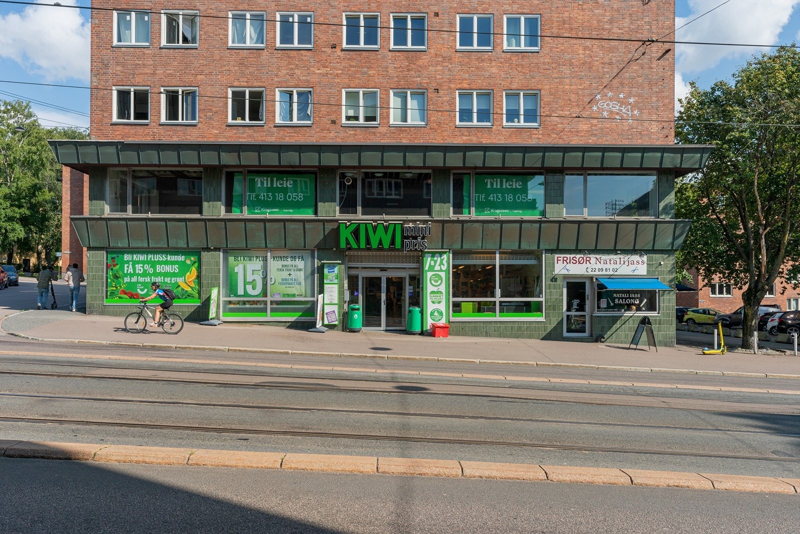 Alternativt har man en Kiwi butikk noen få minutter unna. Litt lenger ned i gata har man Rema 1000 Galleribilde