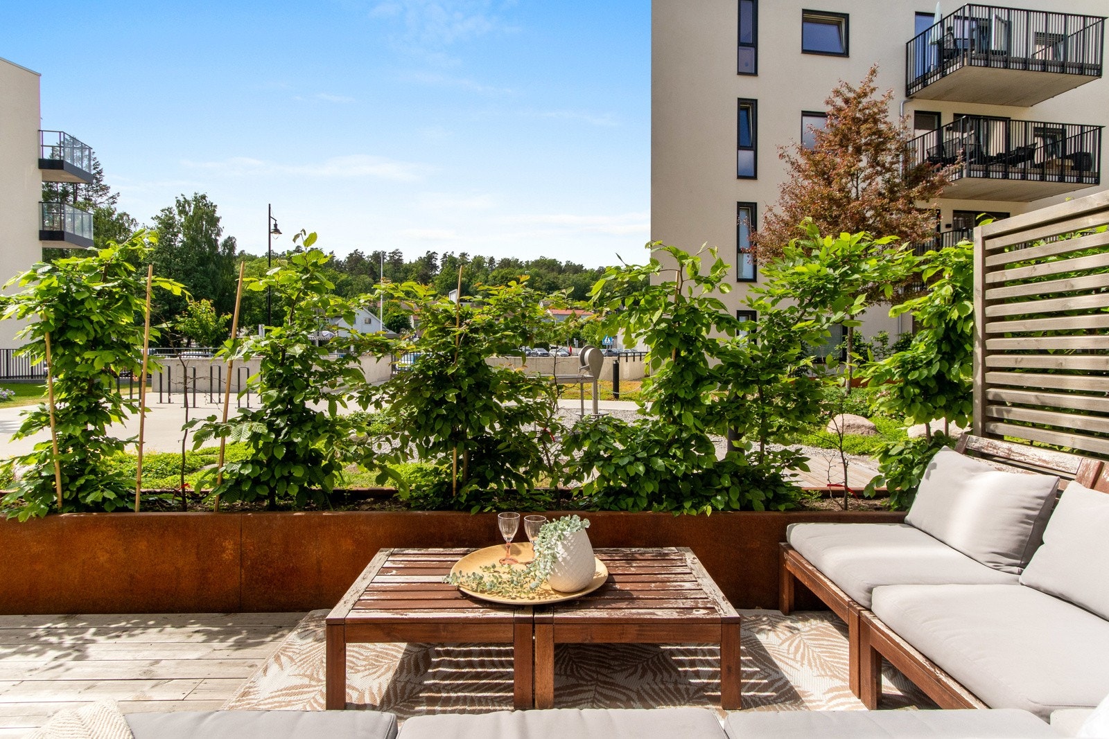 Samtlige planter merket med rød sløyfe har blitt erstattet. Galleribilde