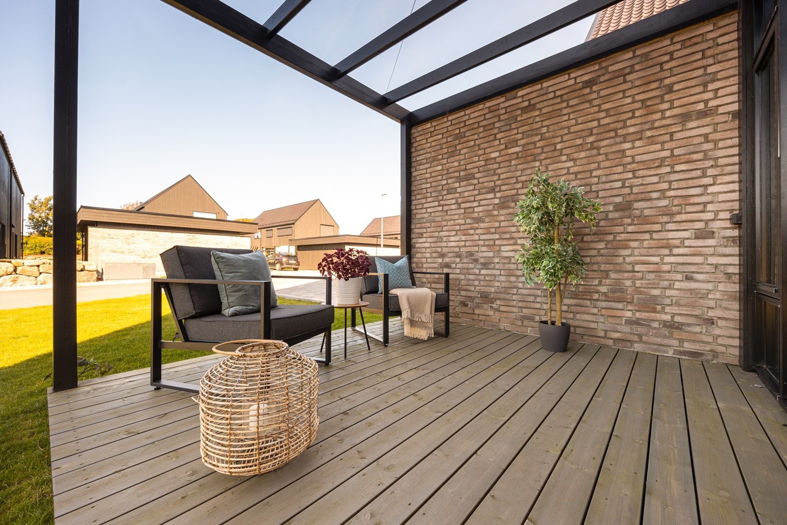 Terrasse med pergola utenfor forstue/soverom Galleribilde