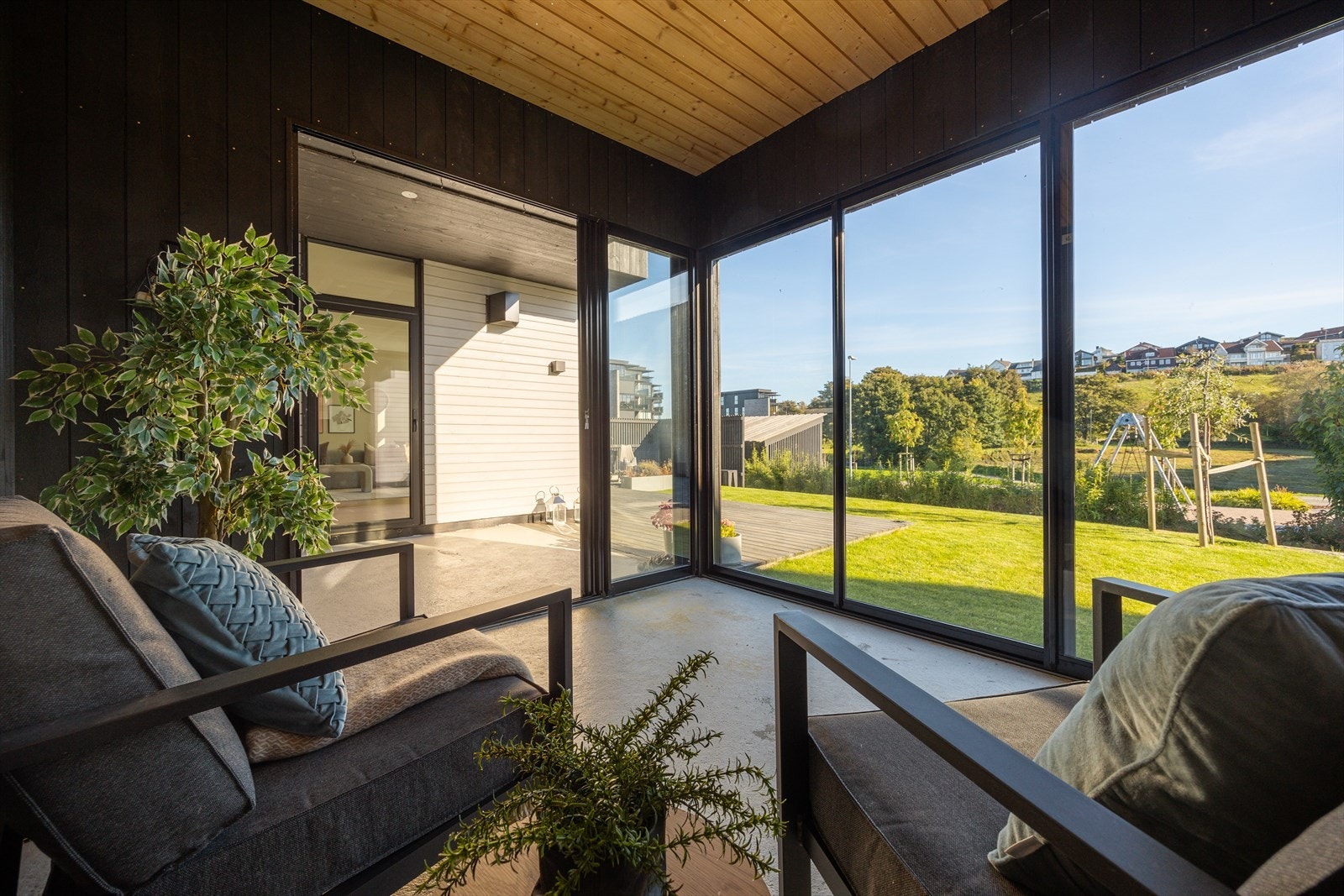 Hagestue med varmekabler - innglassing med skyvefelt Galleribilde