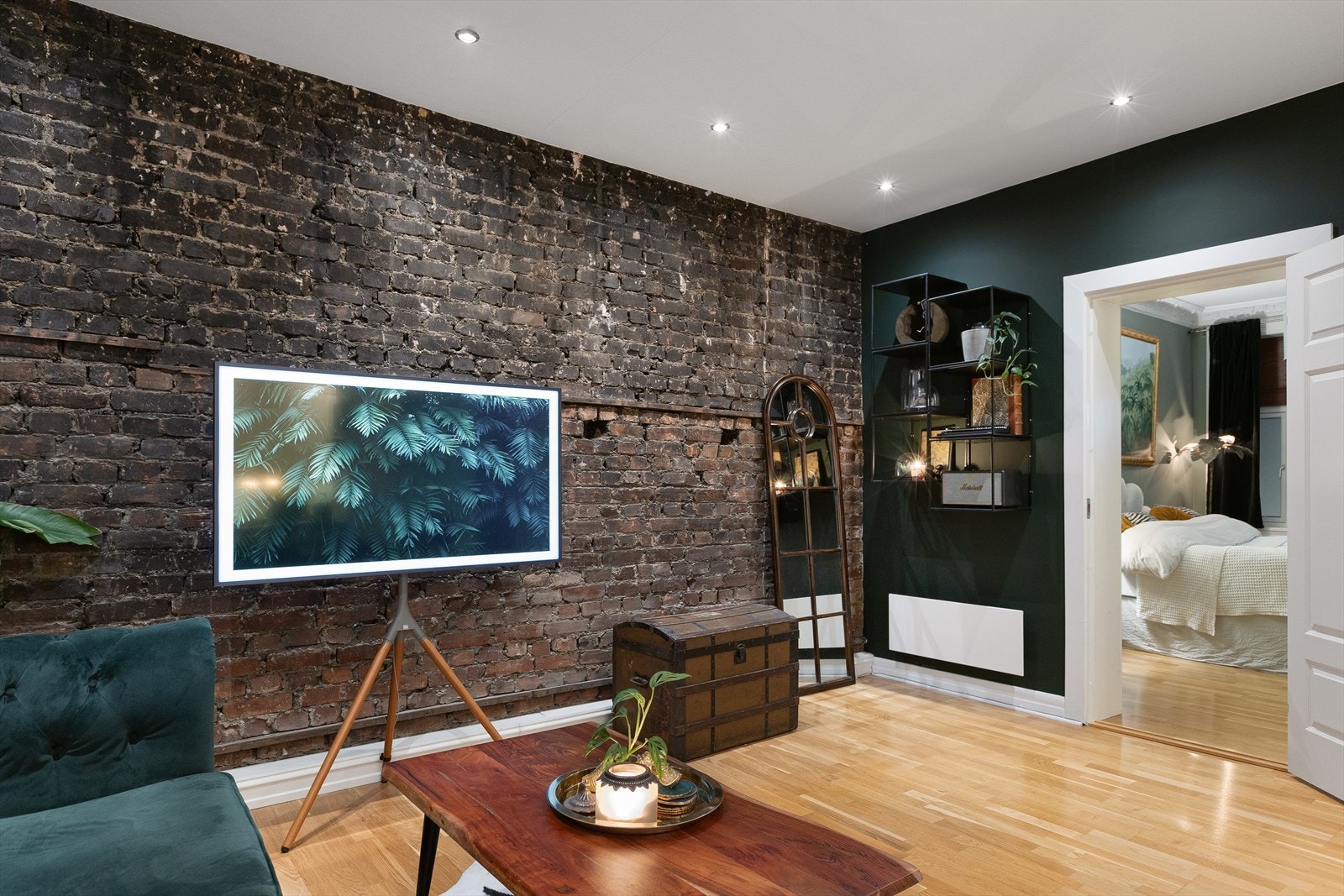 Stue sett mot soverom Galleribilde