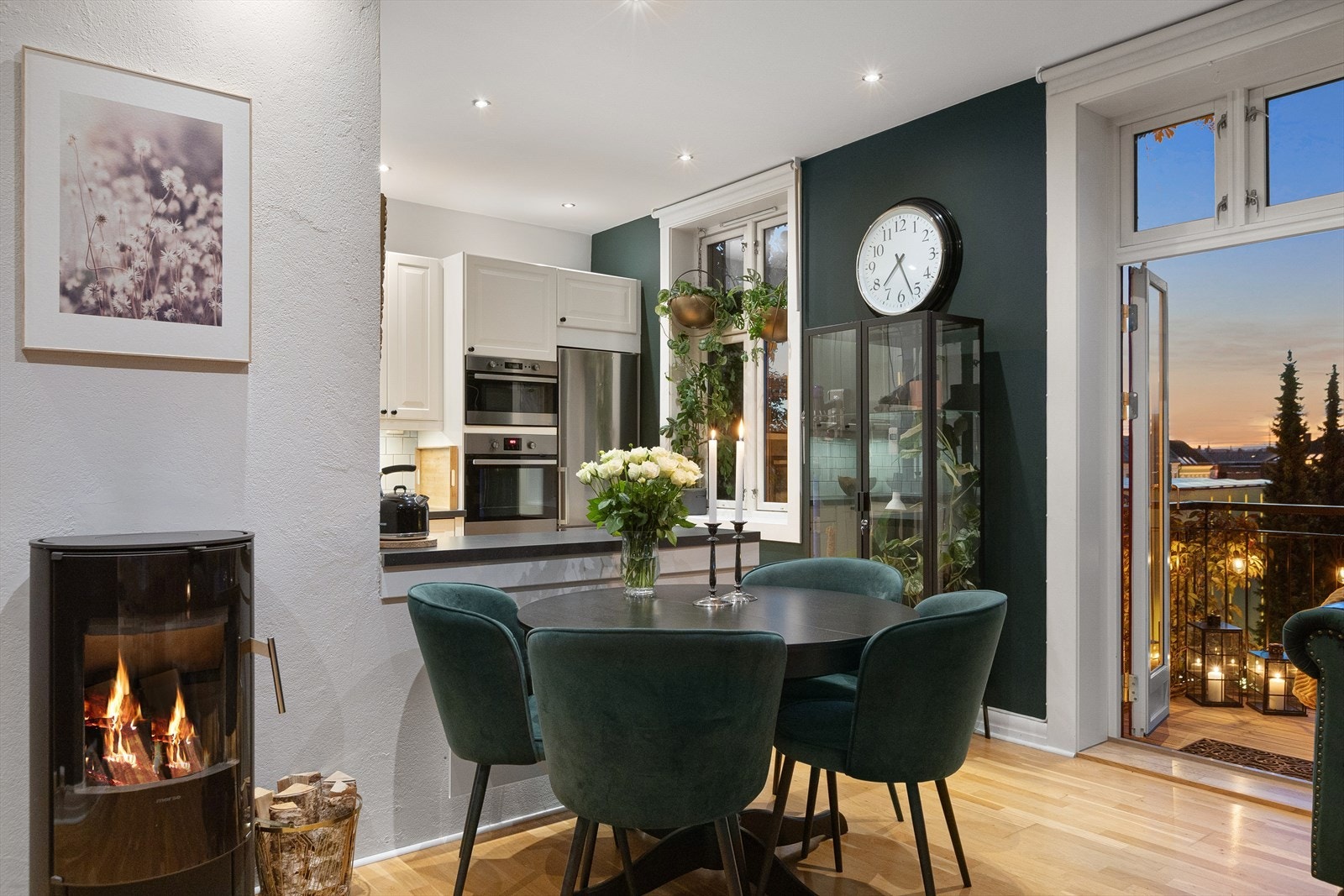 Stue og åpen kjøkkenløsning Galleribilde