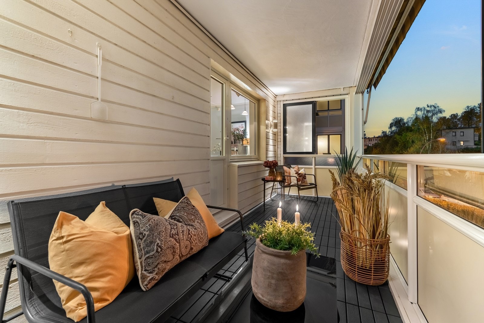 Balkongen innbyr til både rolige stunder og lange, sosiale kvelder. Galleribilde