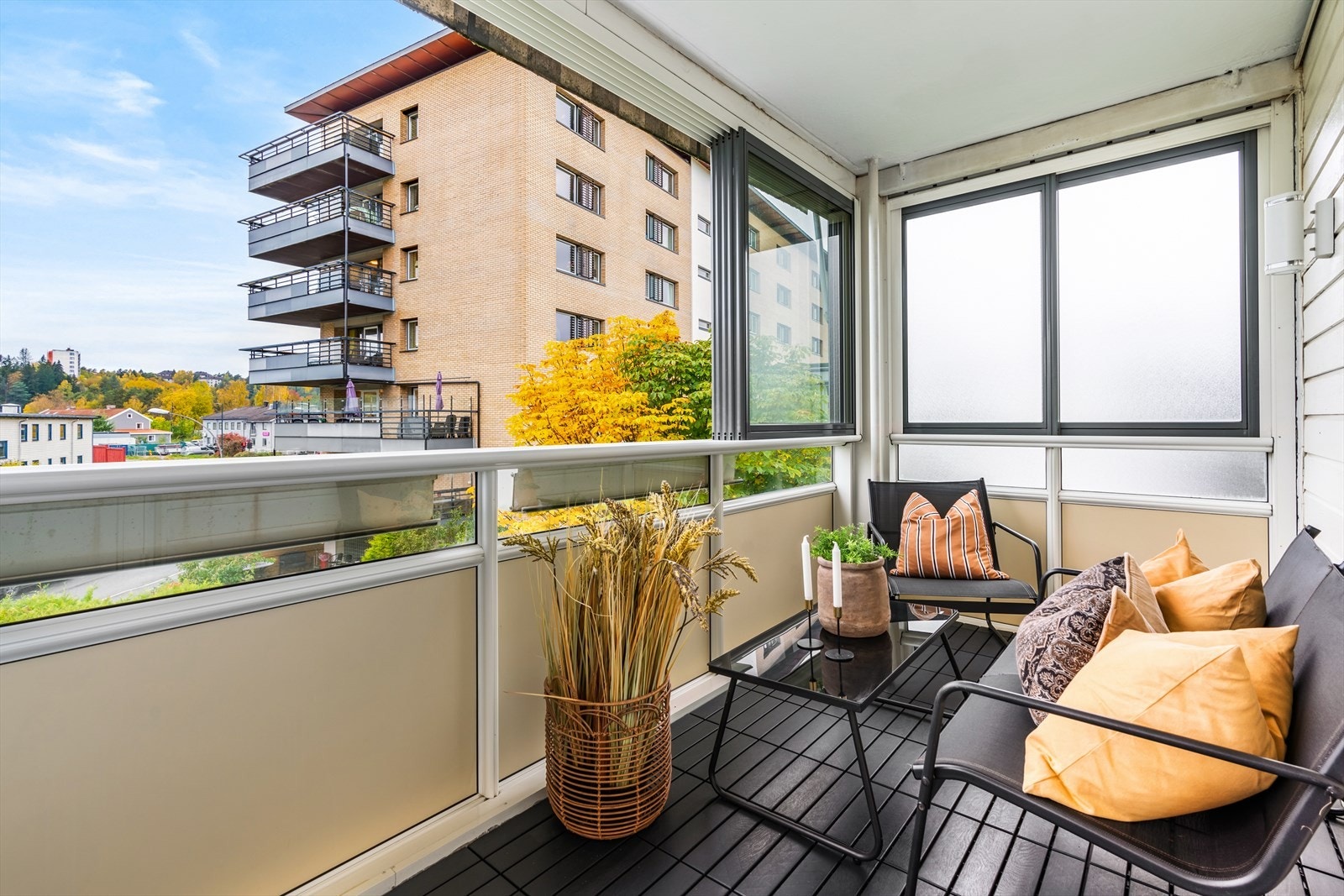 Det er god plass til ønsket utemøblement og diverse beplantning. Galleribilde