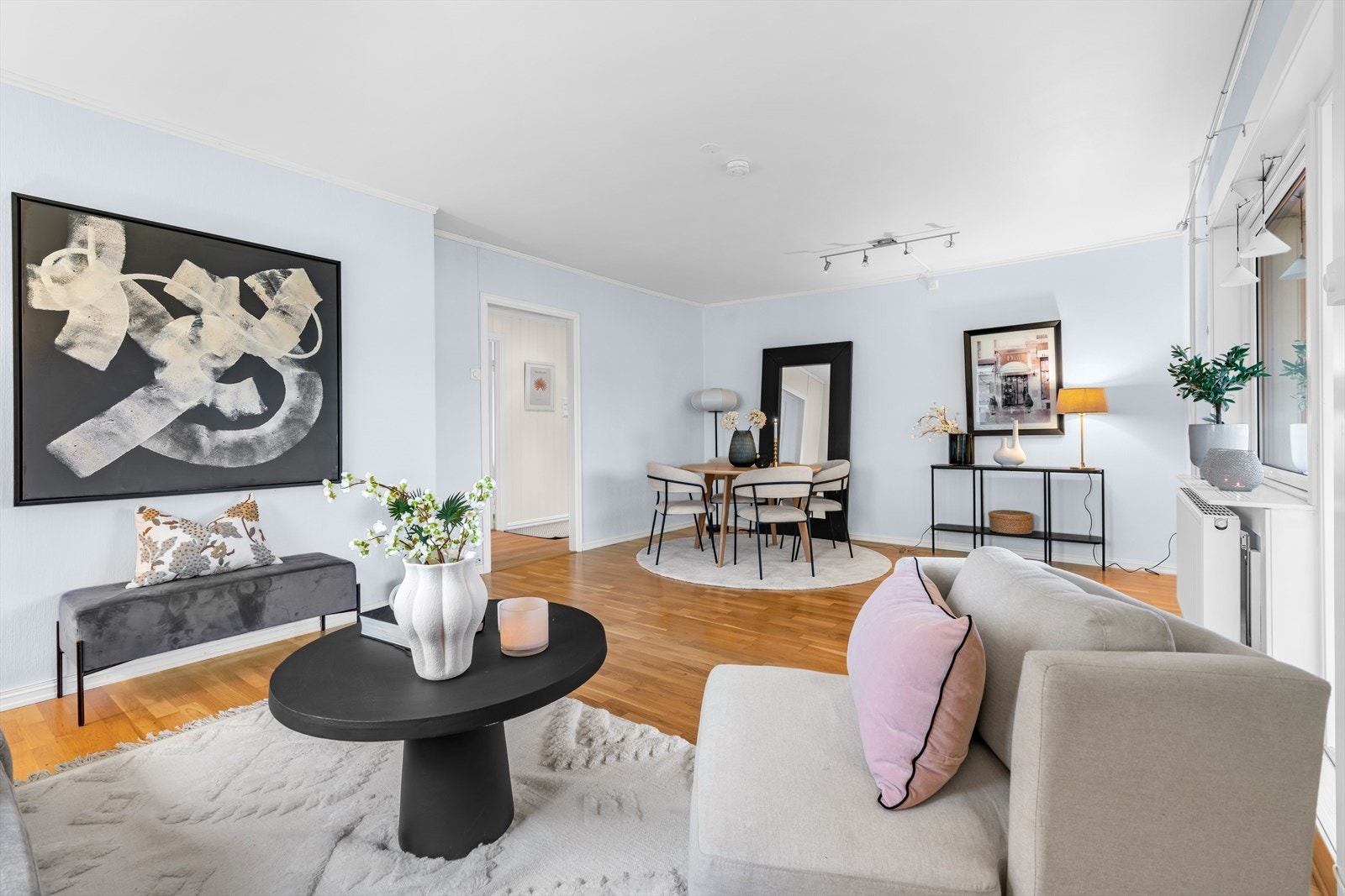 Den gode utformingen gir deg mulighet til å innrede oppholdsrommet etter eget ønske. Galleribilde